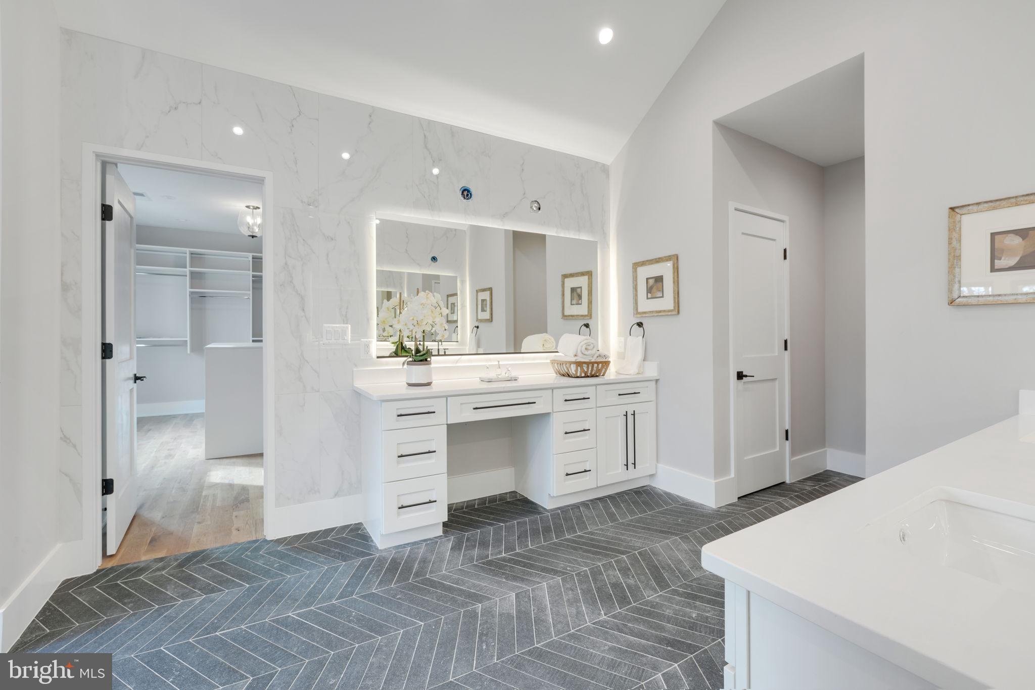 COUNTRY CLUB - Residential