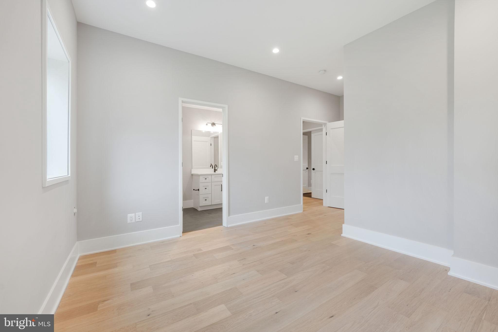 COUNTRY CLUB - Residential