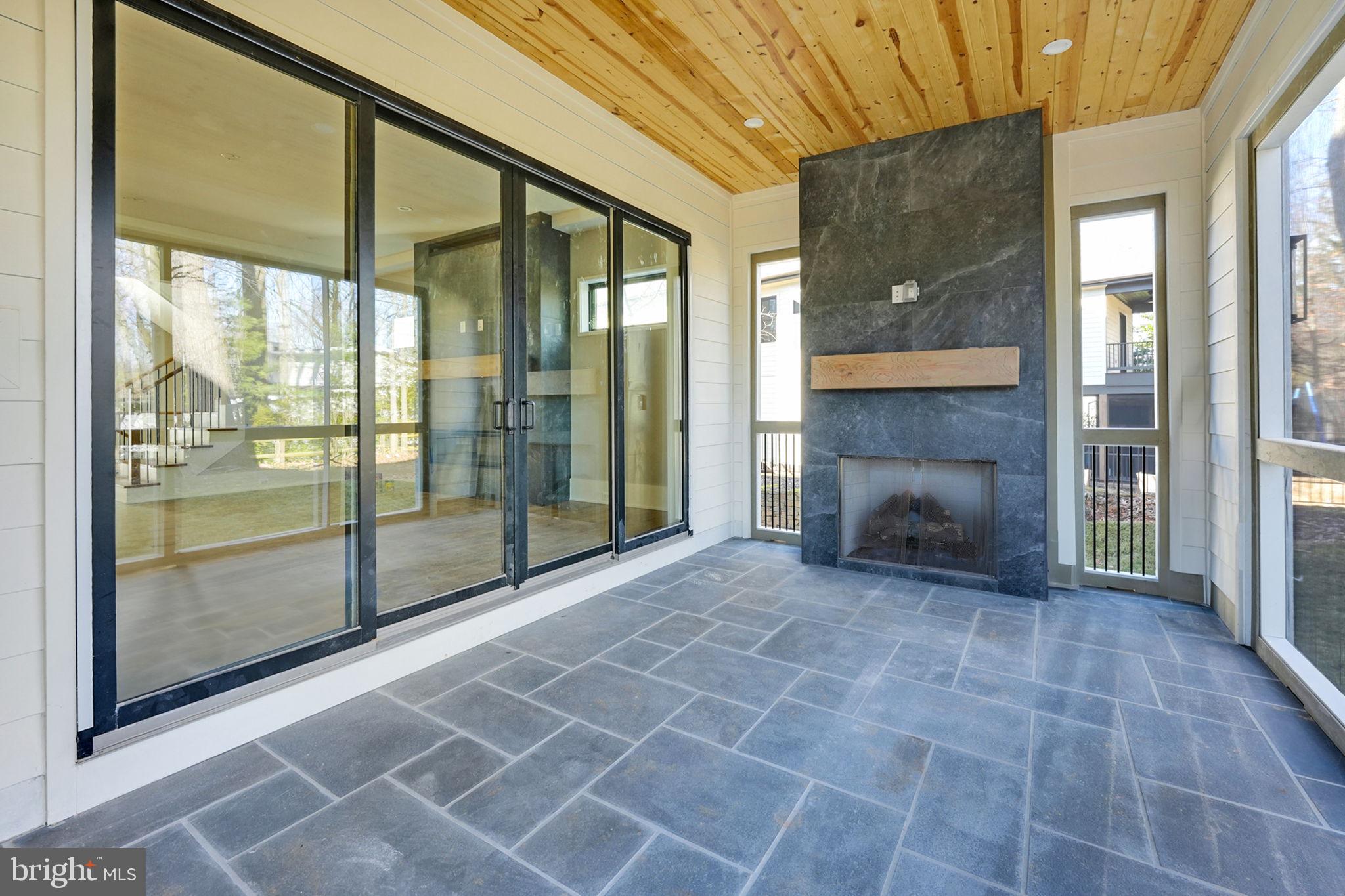COUNTRY CLUB - Residential