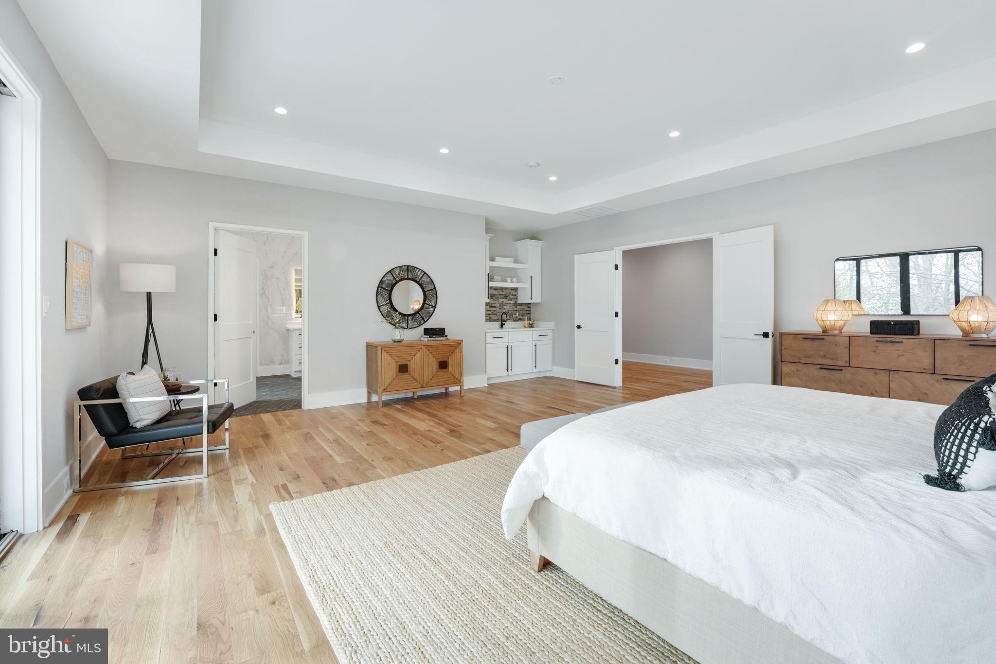 COUNTRY CLUB - Residential