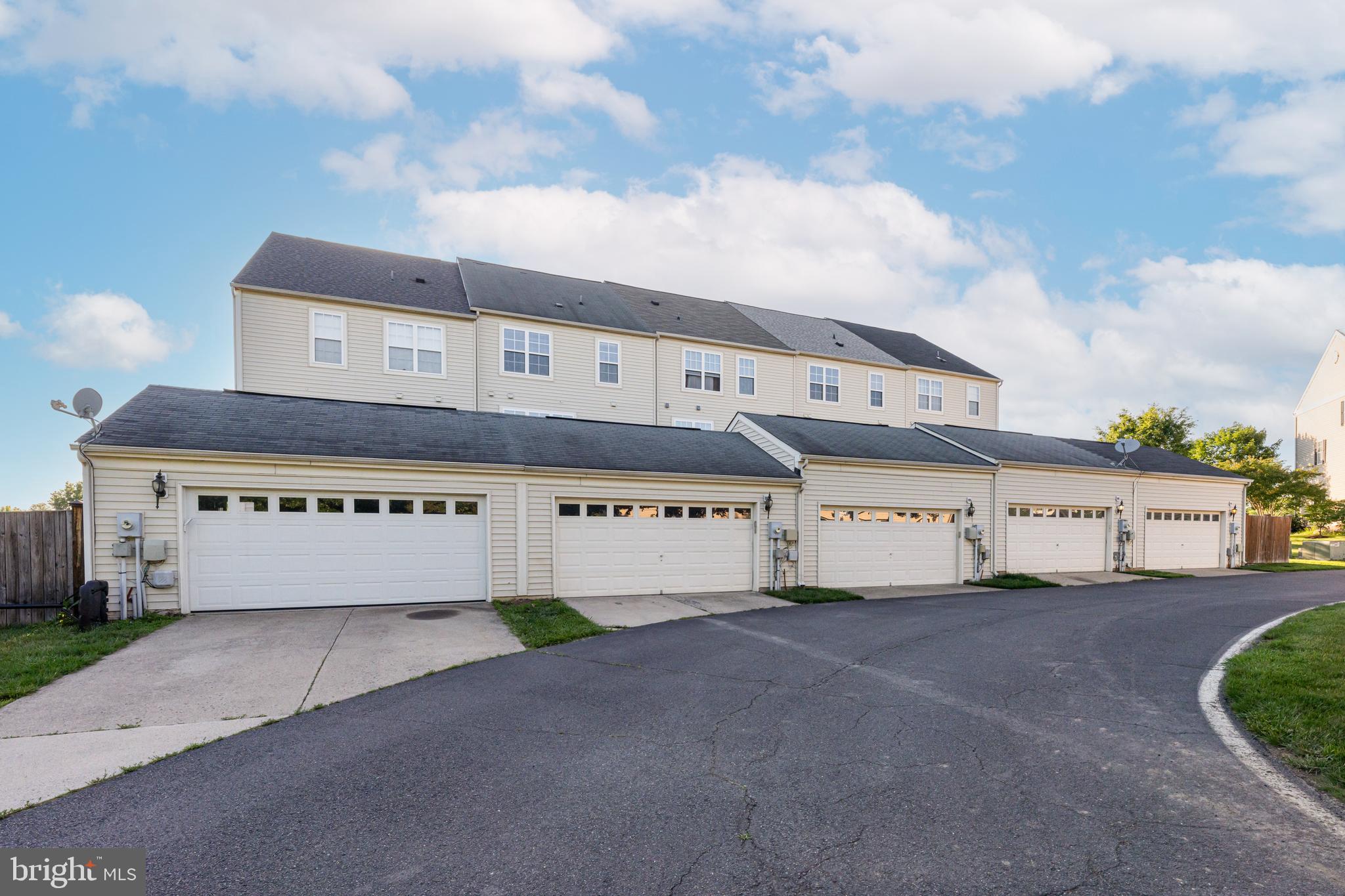 VICTORY LAKES - Residential