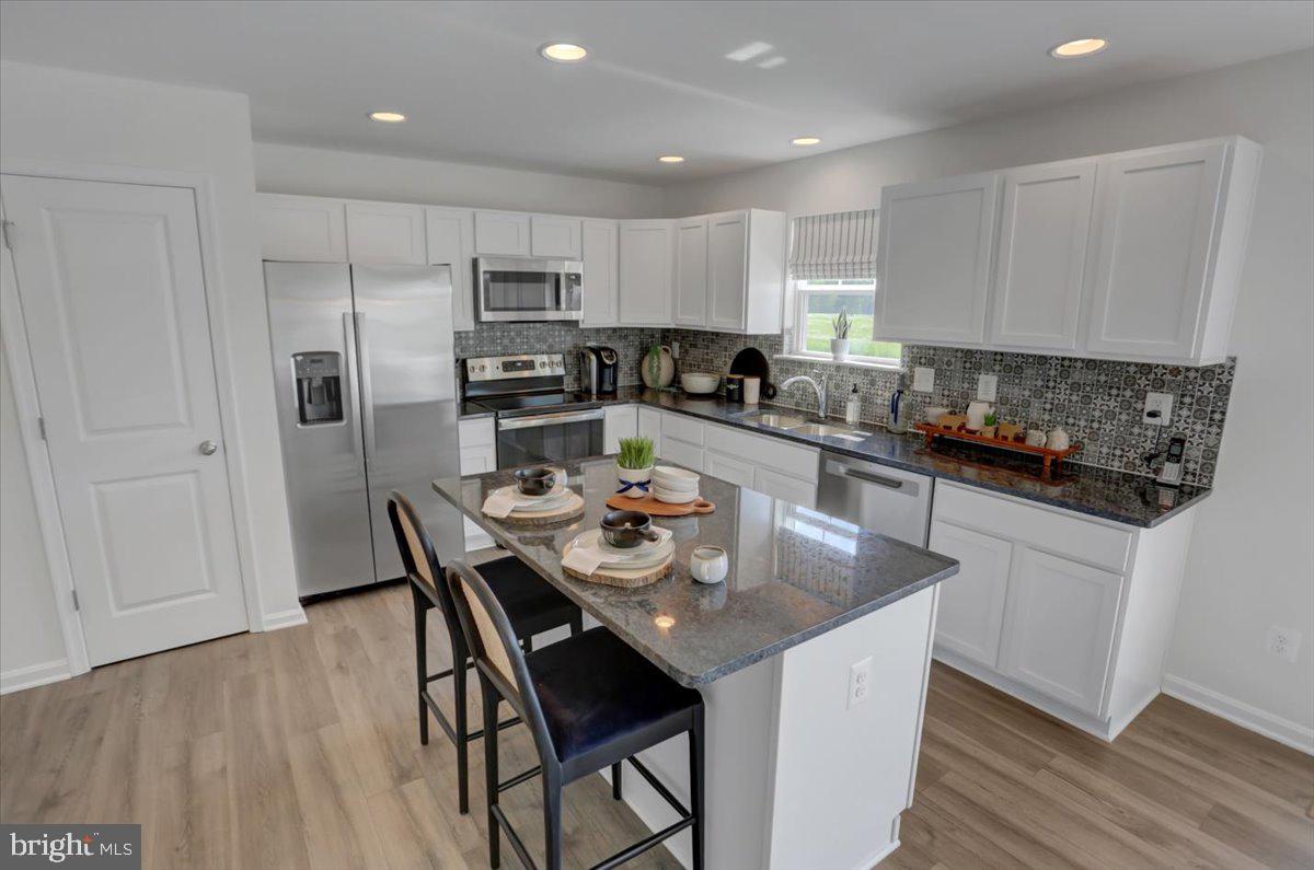CAPTAIN'S COVE - Residential