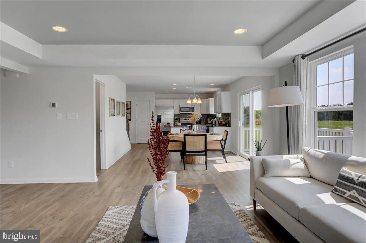 CAPTAIN'S COVE - Residential