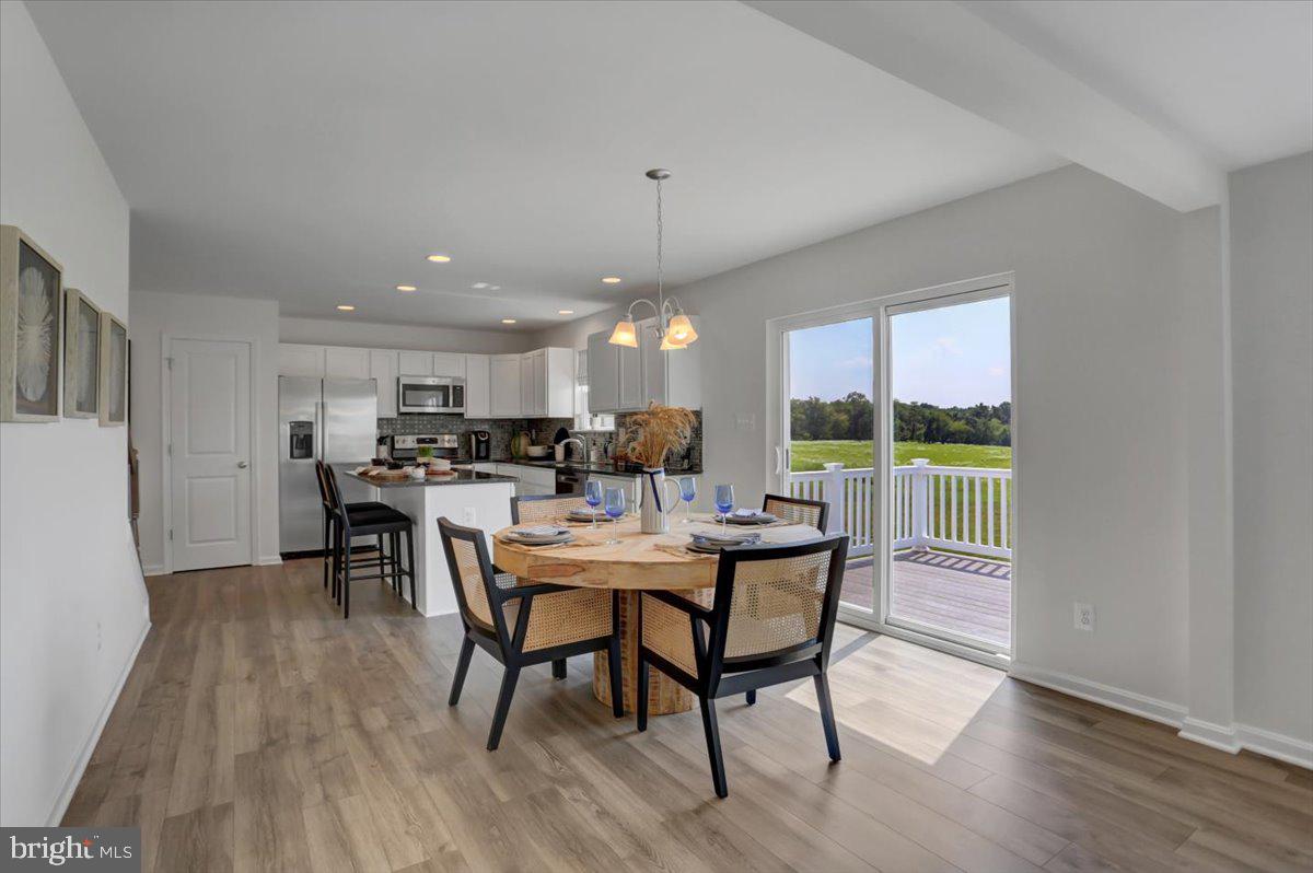 CAPTAIN'S COVE - Residential