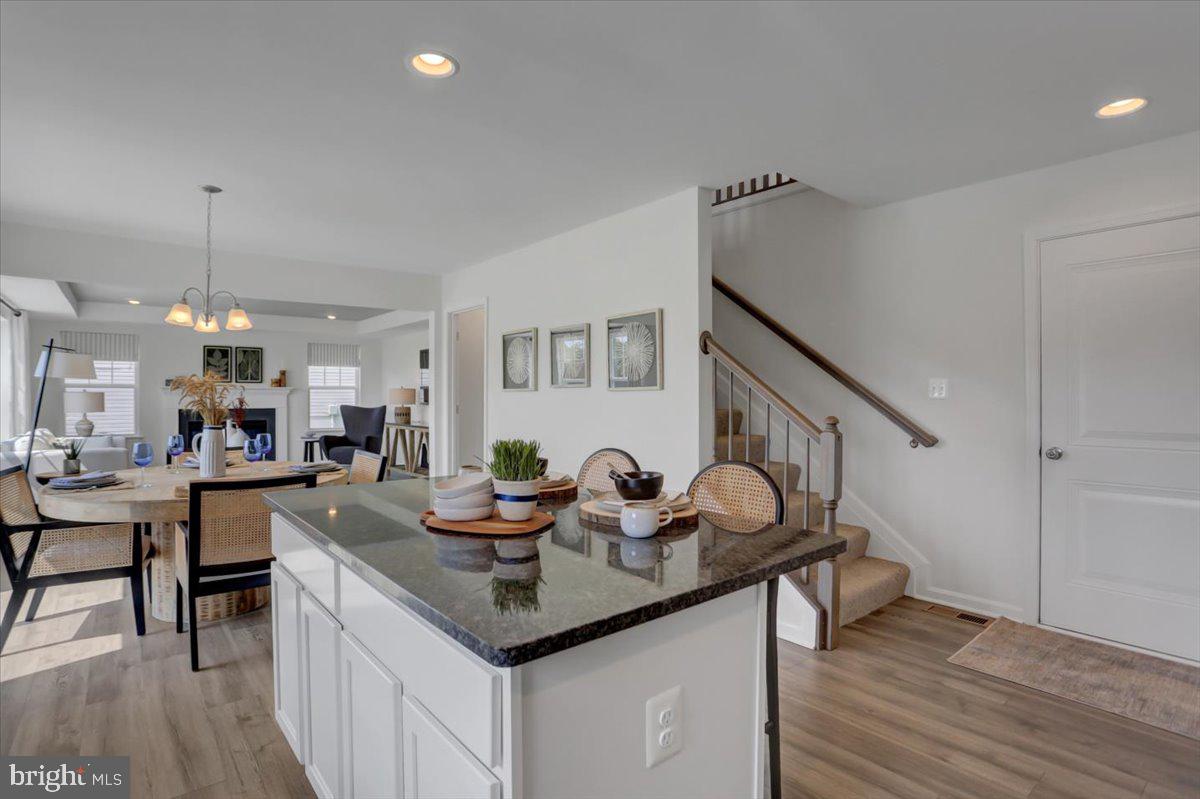 CAPTAIN'S COVE - Residential