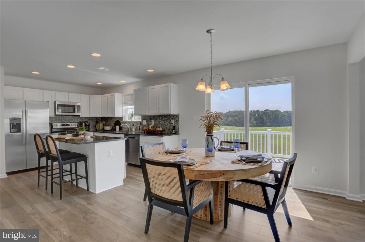 CAPTAIN'S COVE - Residential