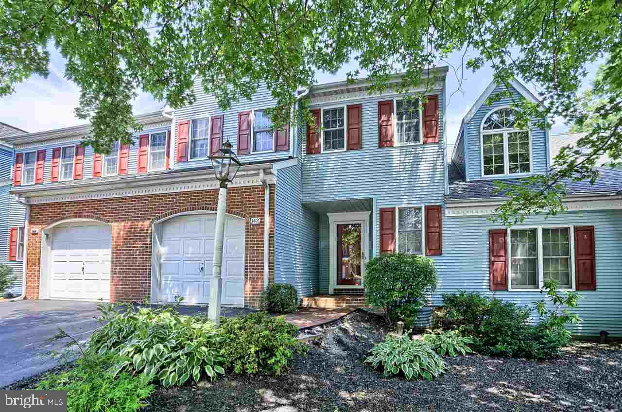 Once the show home, this lovely two-bedroom condo has lots of natural sunlight. Home has gas fireplace, sky lights upstairs and down. Second floor laundry. Great sunroom and large private deck! Only trees behind you. Loft can be sitting room or office. Large basement to be finished or lots of storage space. All appliance convey as-is. Buy with peace of mind; Home Warranty included!