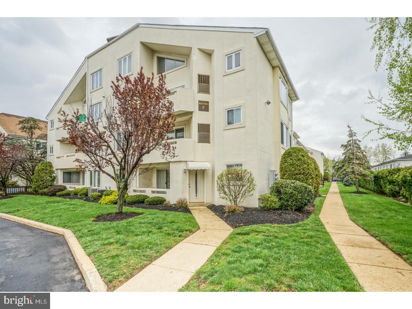 Well maintained 2 bedroom and 2 bath condo at Fountain Point Condominiums in the Northeast Philly. The unit is located on second floor, condo offers updated features with central air, a balcony, and private parking. Condo Association offers indoor and outdoor swimming pool, tennis courts and a gym. Great location with easy accessibility to all major roadways and public transportation.