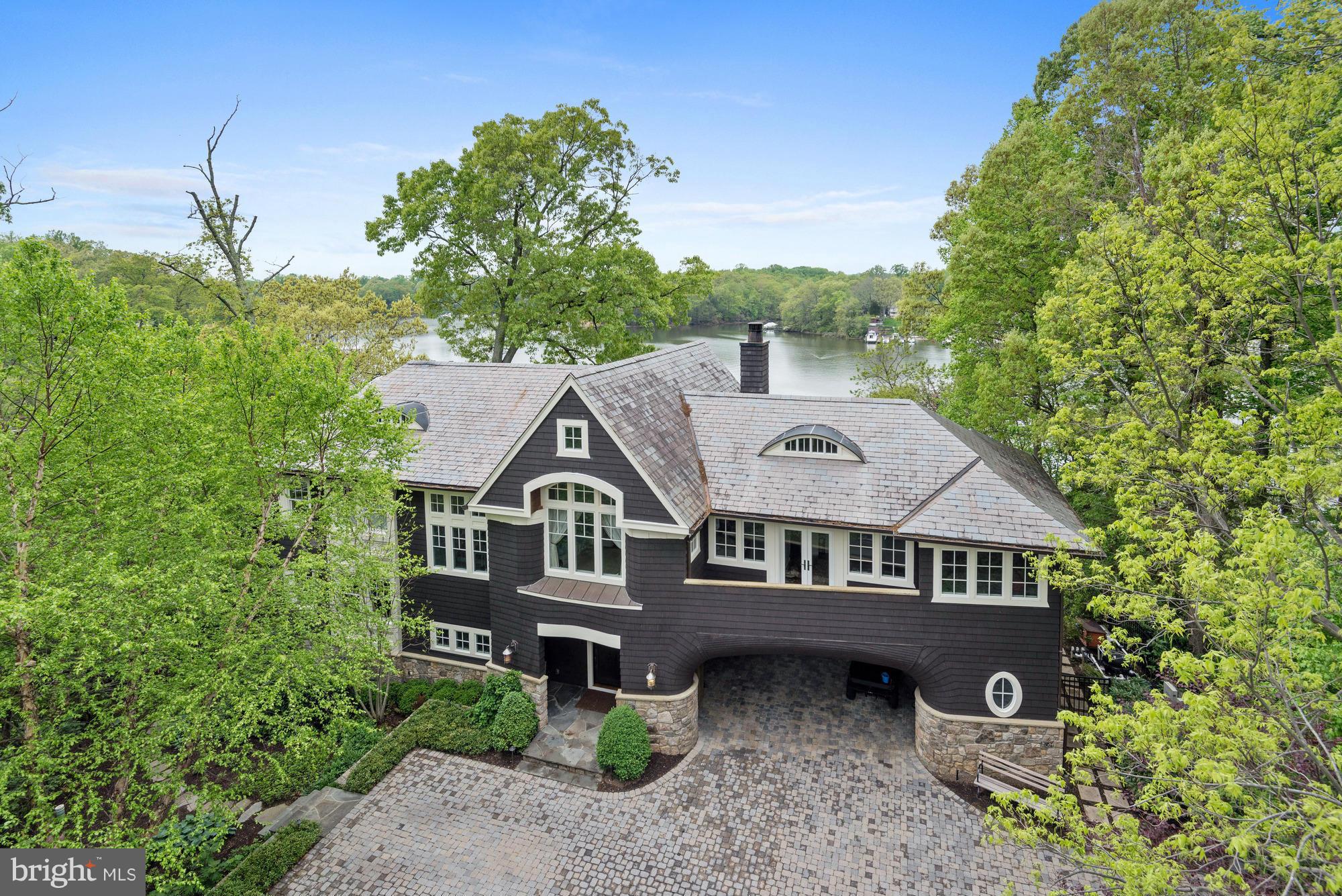 EDGEWATER BEACH - Residential