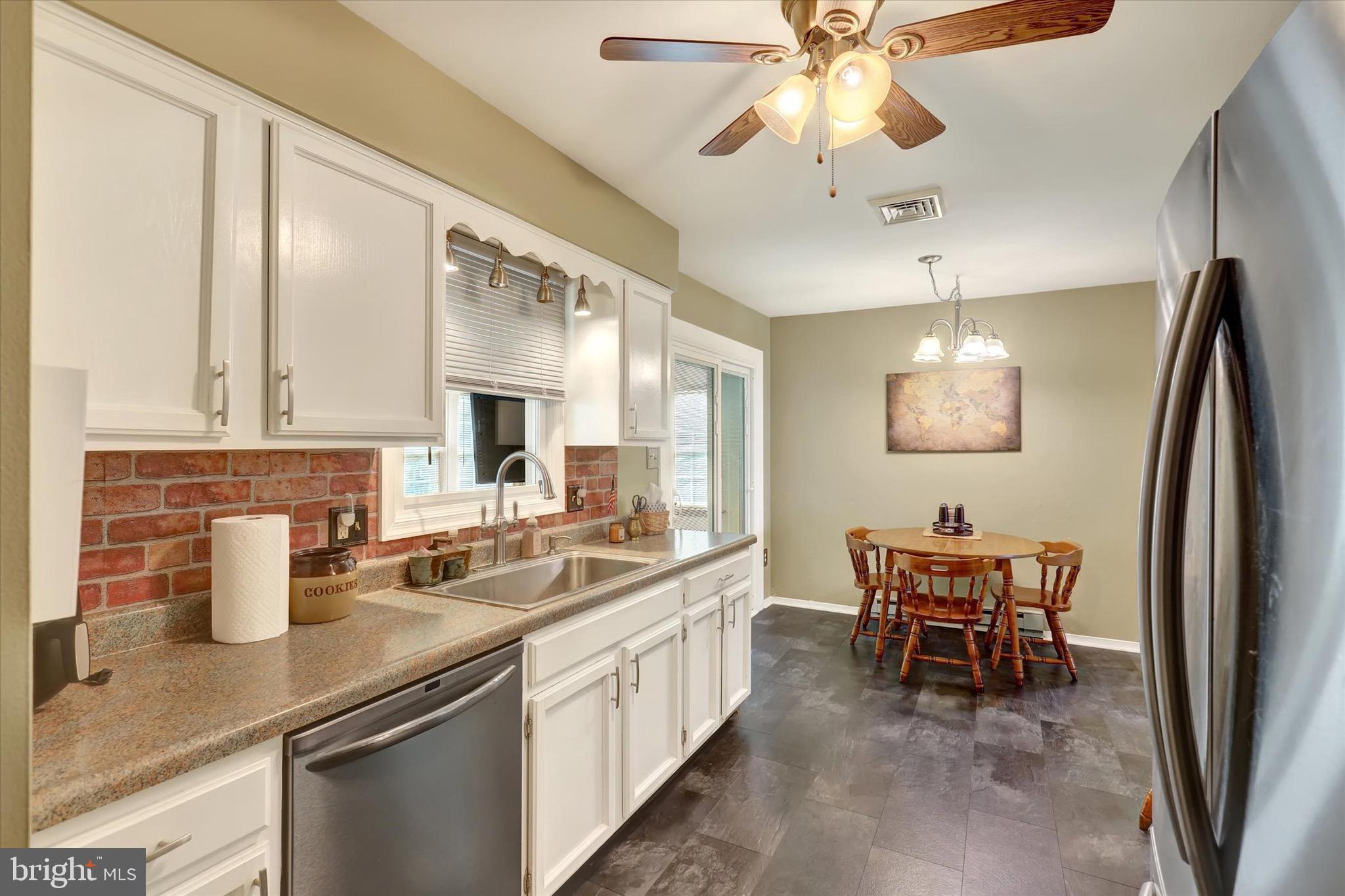 TWIN HILLS - Residential
