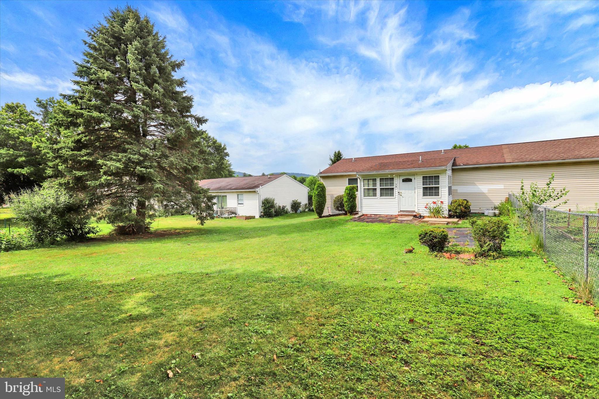 TWIN HILLS - Residential