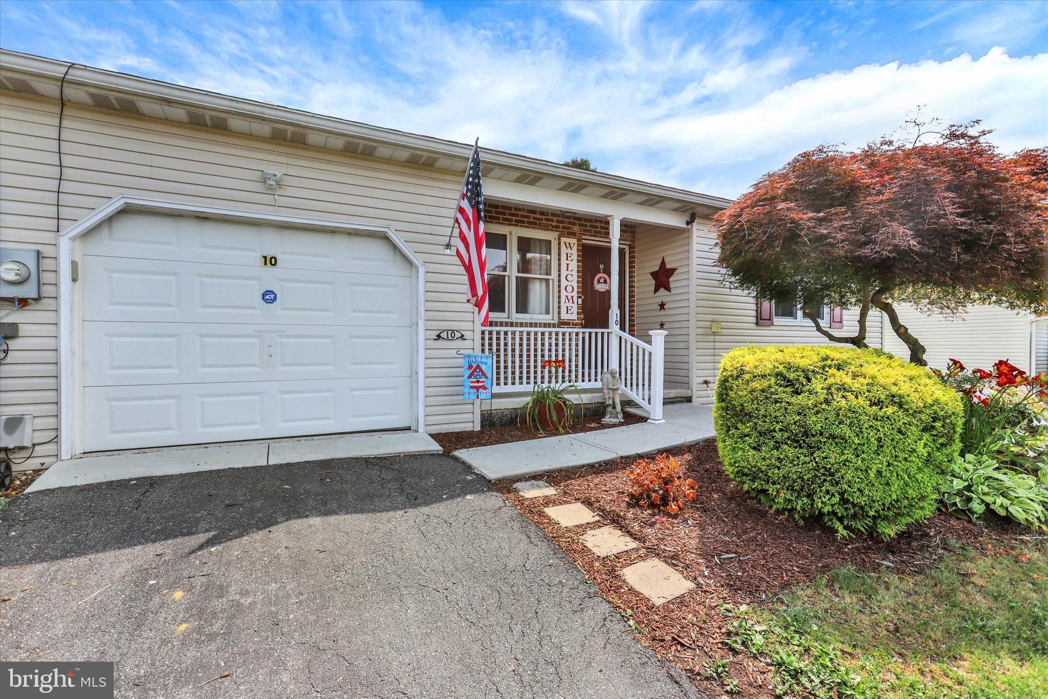 TWIN HILLS - Residential