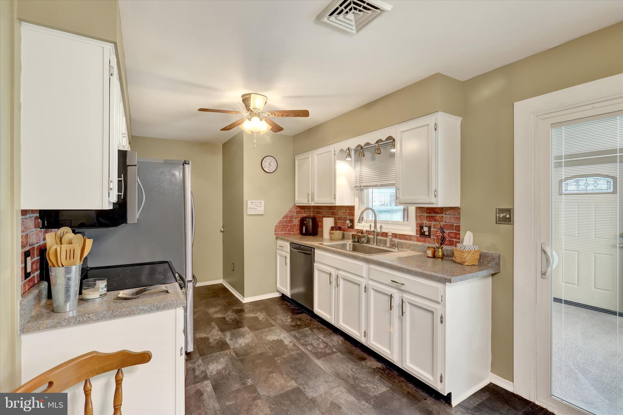 TWIN HILLS - Residential