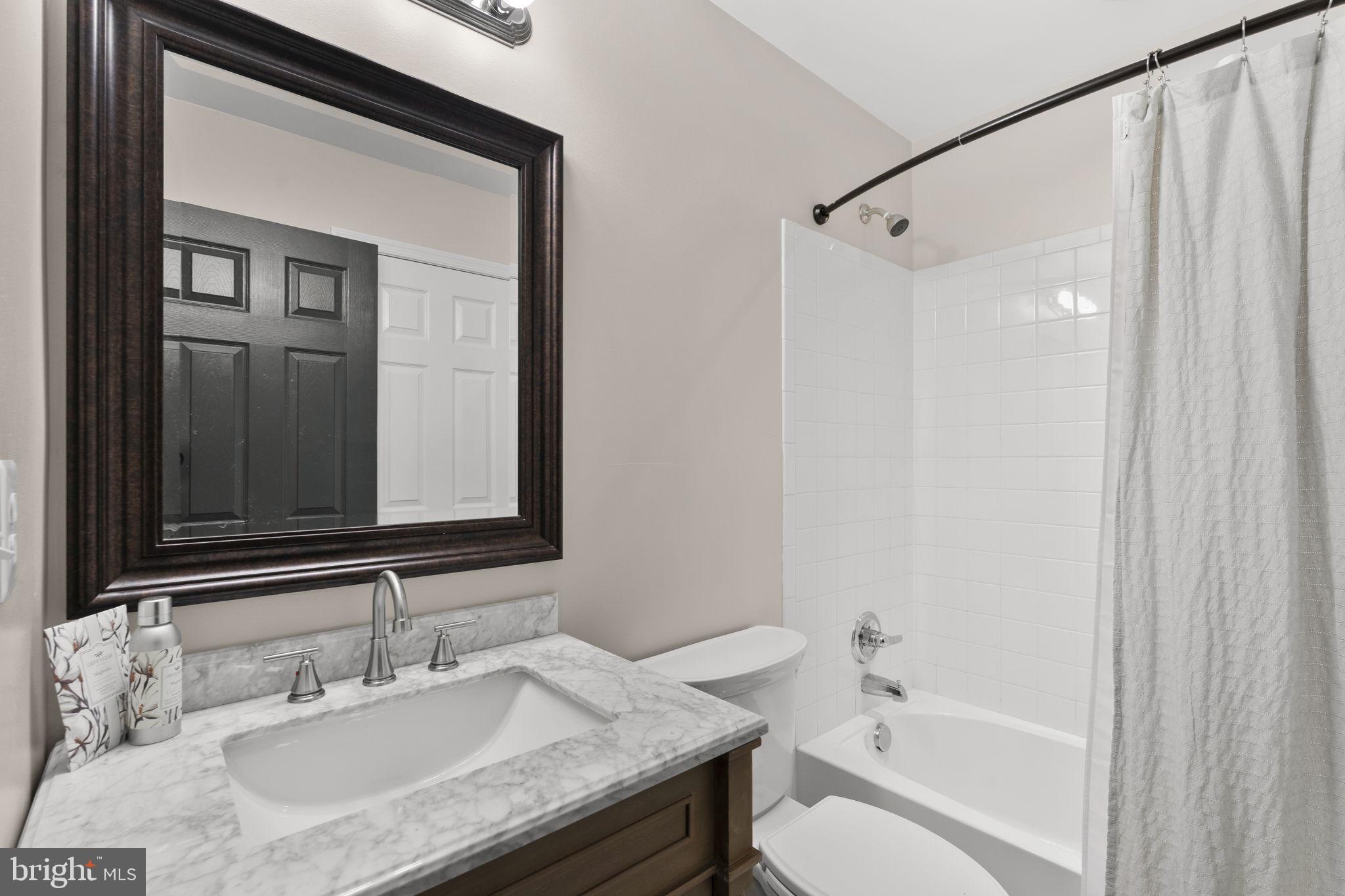 MADISON GROVE - Residential