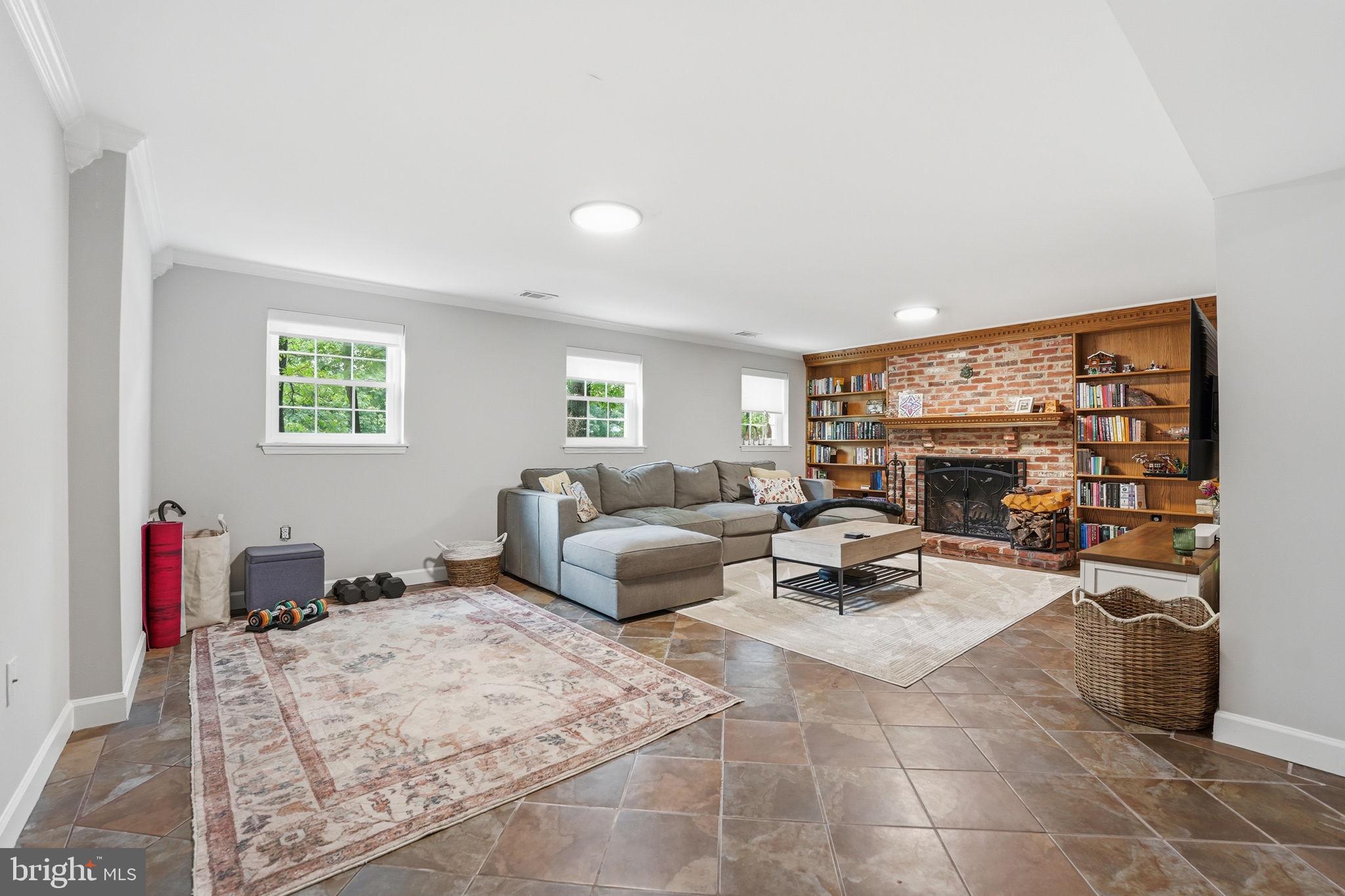 LAKE FOREST - Residential