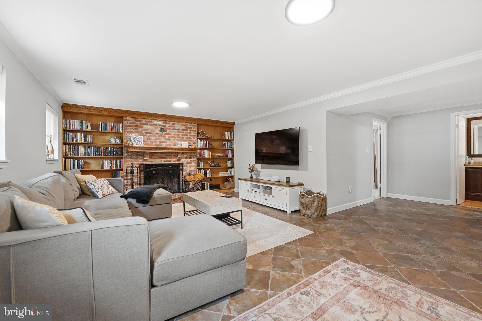 LAKE FOREST - Residential