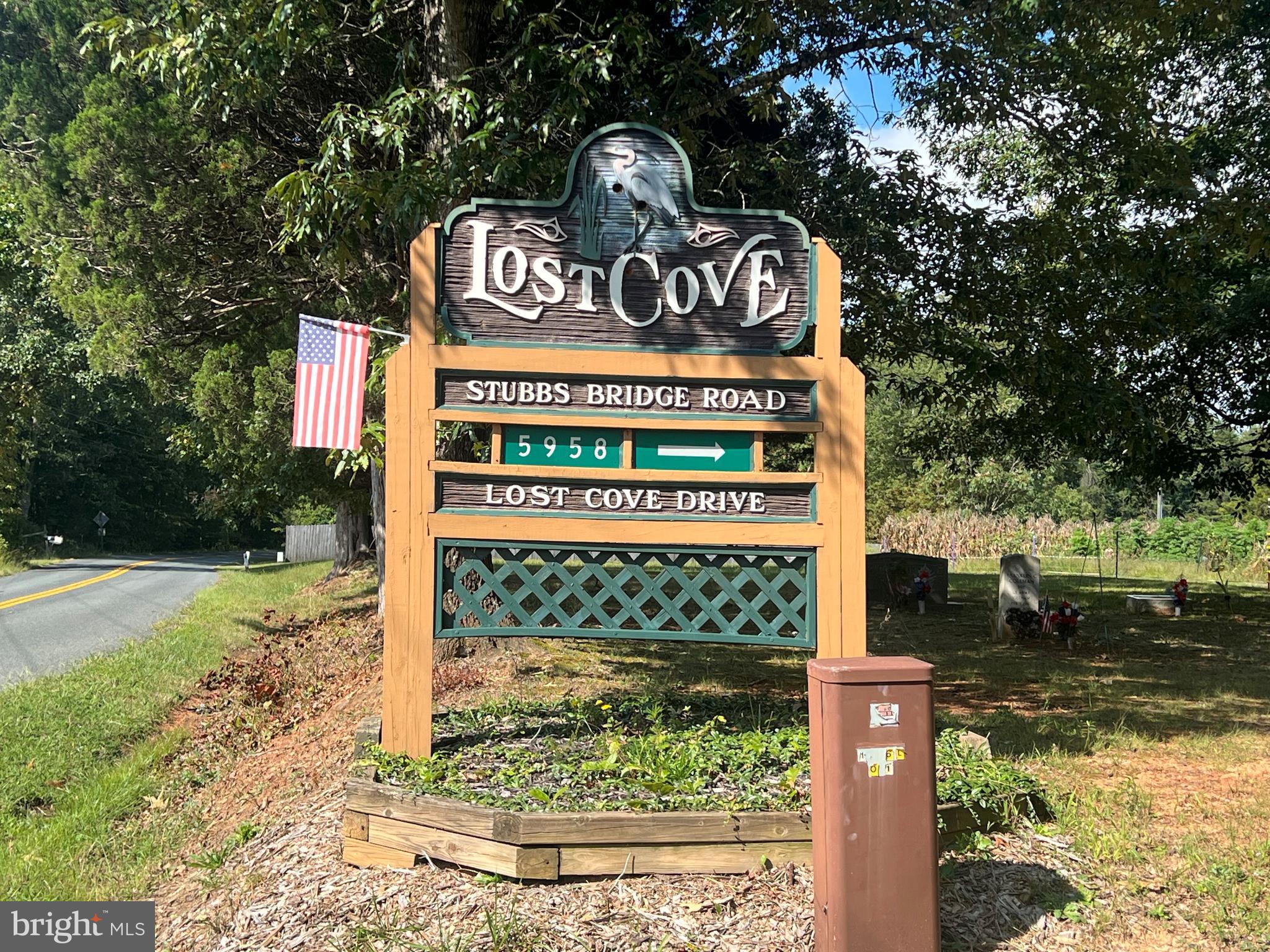 LOST COVE - Land