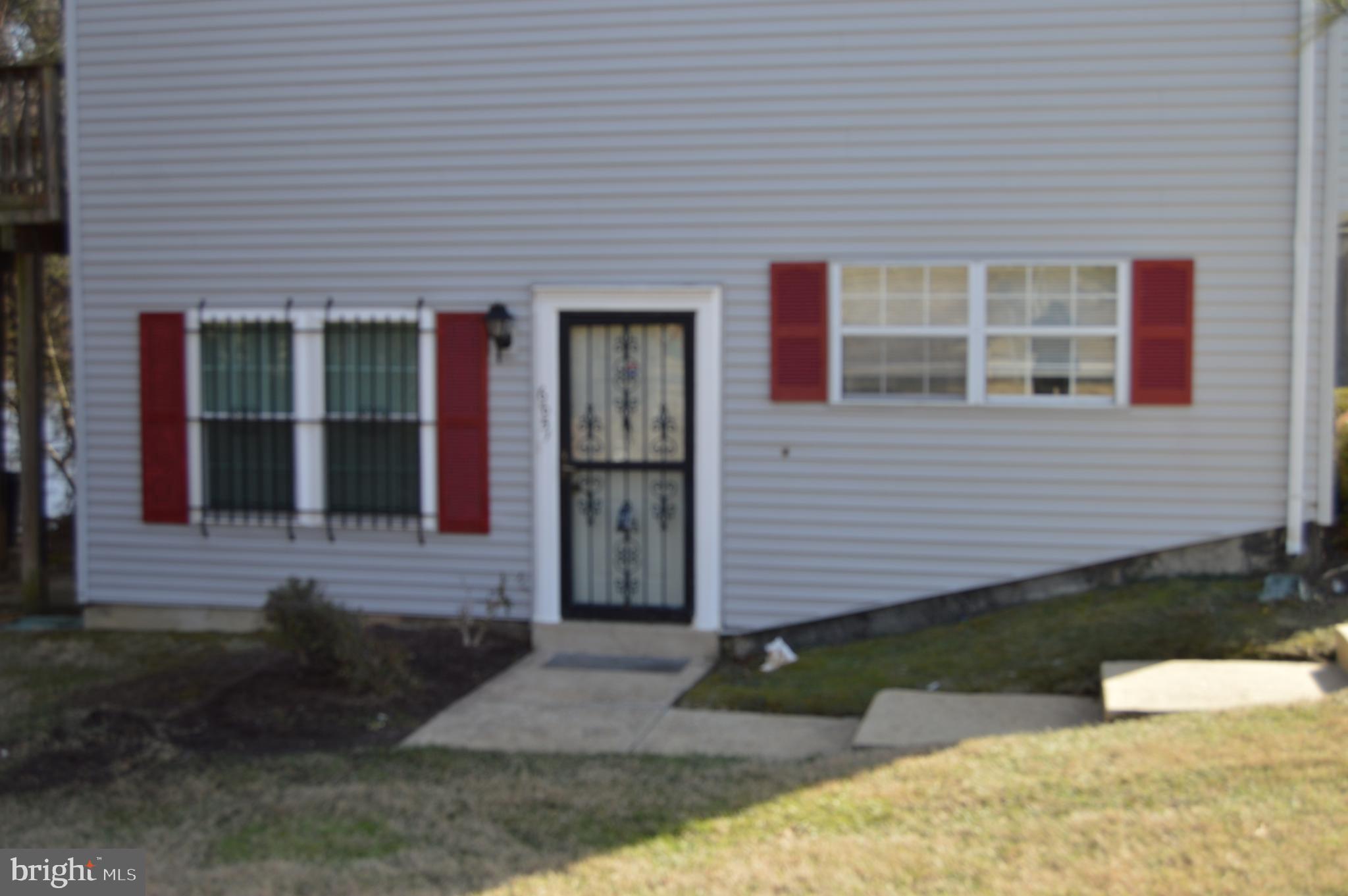 Great One Level Living close to transportation.  Freshly painted, Granite Counter Top, new Stainless Steel Appliances, new carpet and new Luxury Vinyl flooring.  Washer and Dryer inside the home.  Large bedrooms, Large kitchen, Large Living room and Separate Formal Mirrored Dining Room.  :READY TO MOVE IN NOW!"  Easy 2 step Application process. Call now!!!

No Smoking!!!  No Pets!!!

**********Open House this coming Saturday March 1st, 2025 from 2:30 to 3:30 pm

Real Estate Professionals - Feel free to send your Clients.  Please ask them to tell me that you sent them, and I will acknowledge that they are your Client.  You may also text me their info and I will honor you as their Agent.

Applicants should have a decent Credit score (Credibility), Good Rental references from previous Landlords (Character), Income over $72,000 (Capability) and $4,000 or more in the bank (Financial Integrity).  All sources of income will be considered.  The application fee is $60 and is done online.