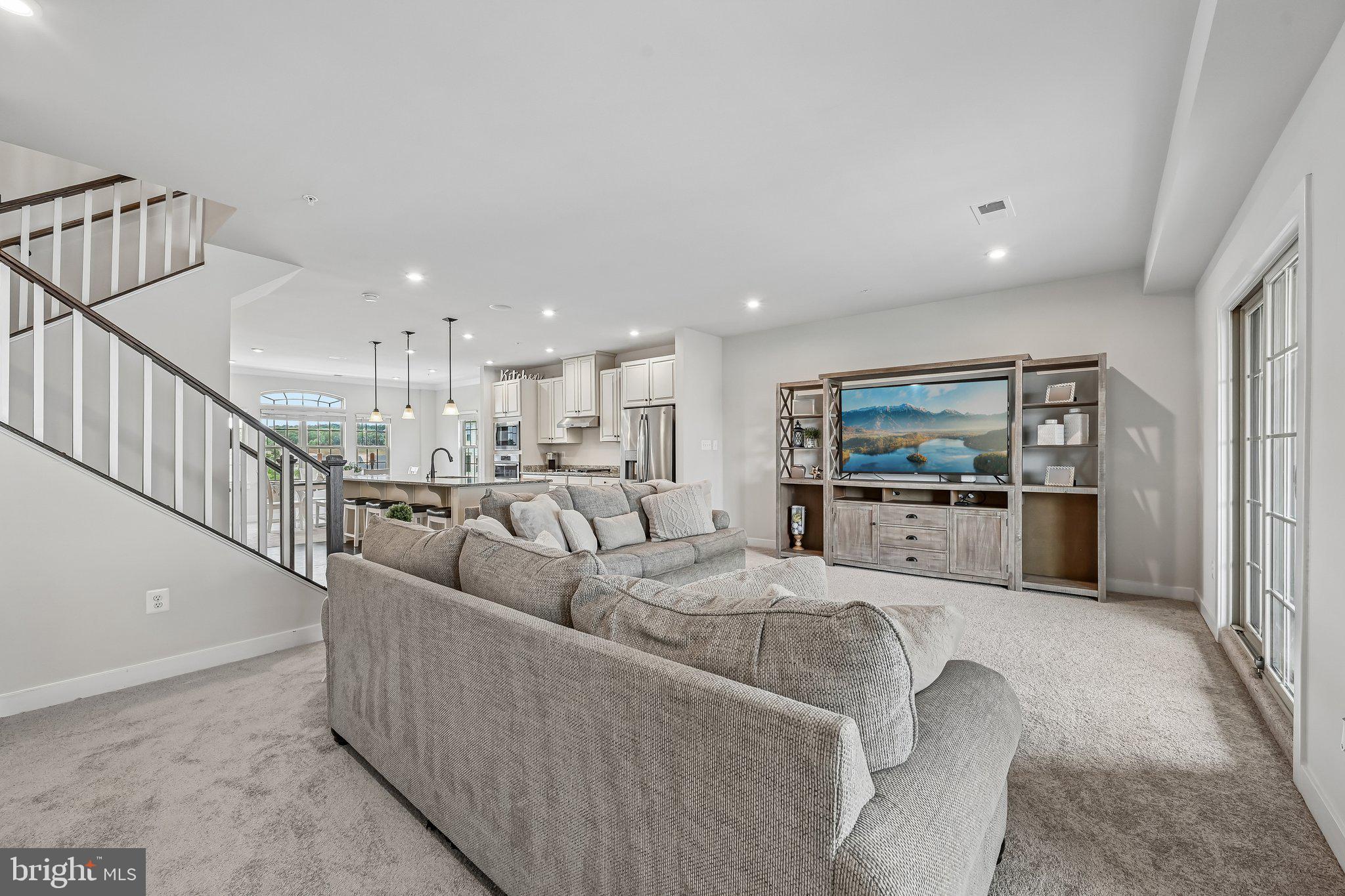 OAKDALE VILLAGE - Residential