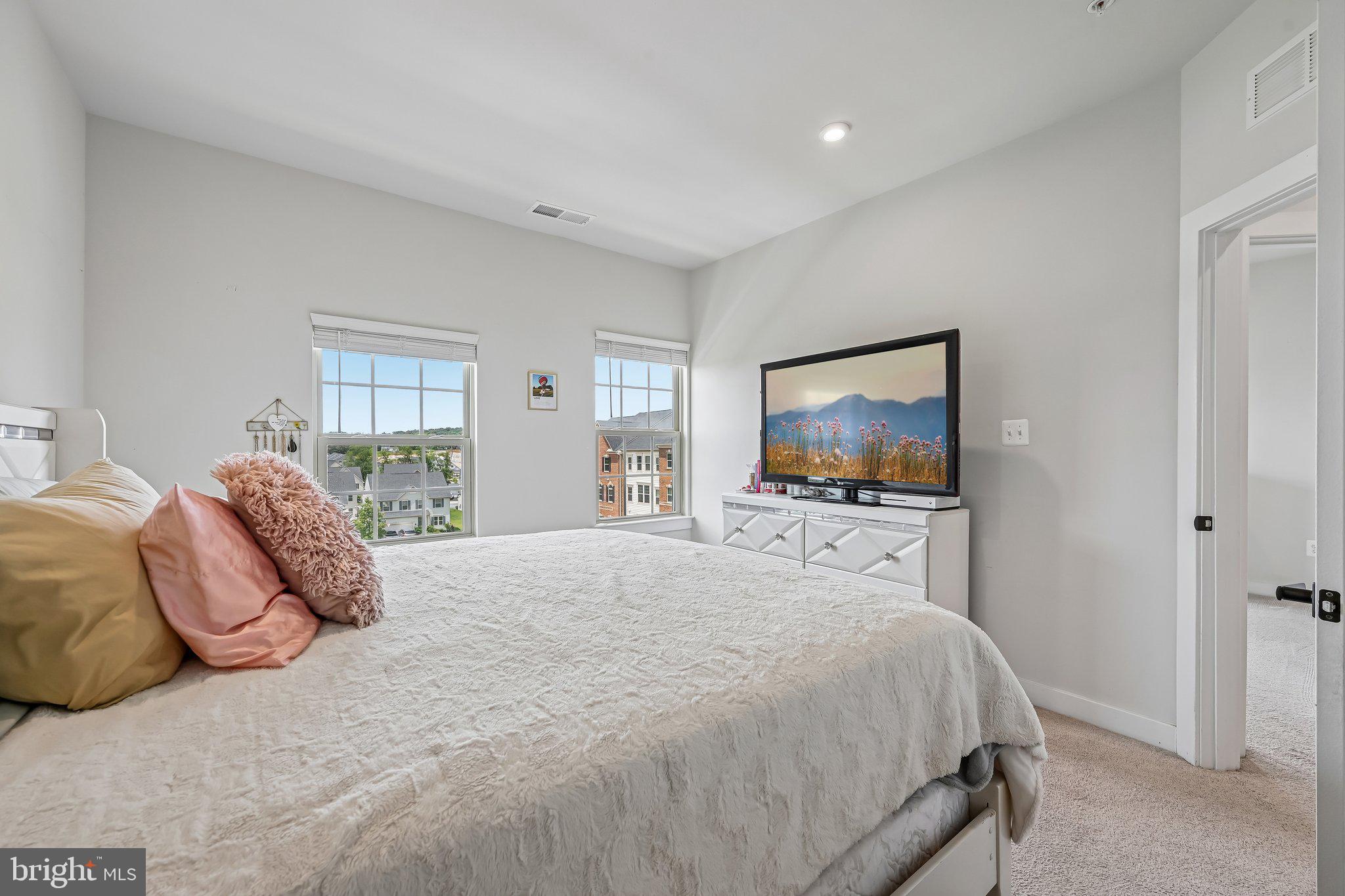 OAKDALE VILLAGE - Residential