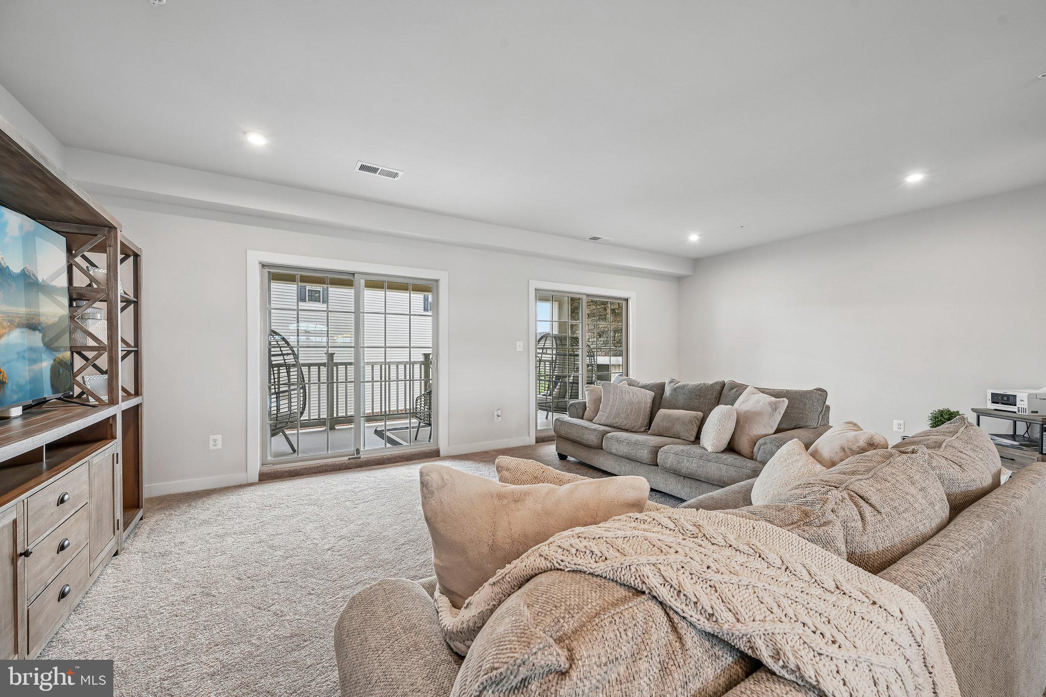 OAKDALE VILLAGE - Residential