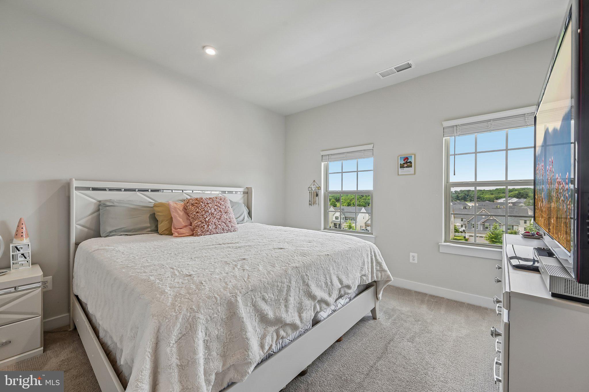 OAKDALE VILLAGE - Residential