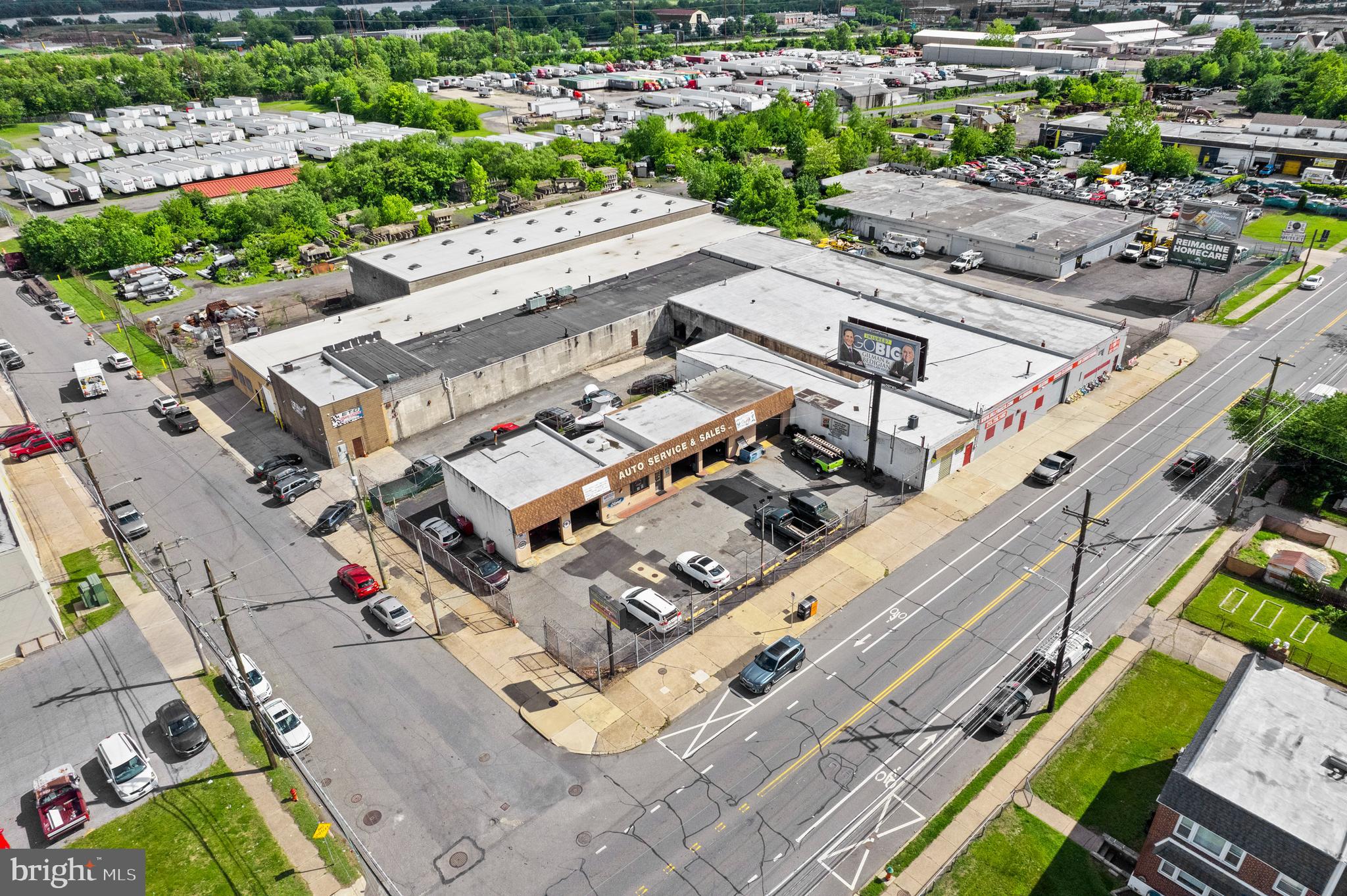 HOLMESBURG - Commercial Sale