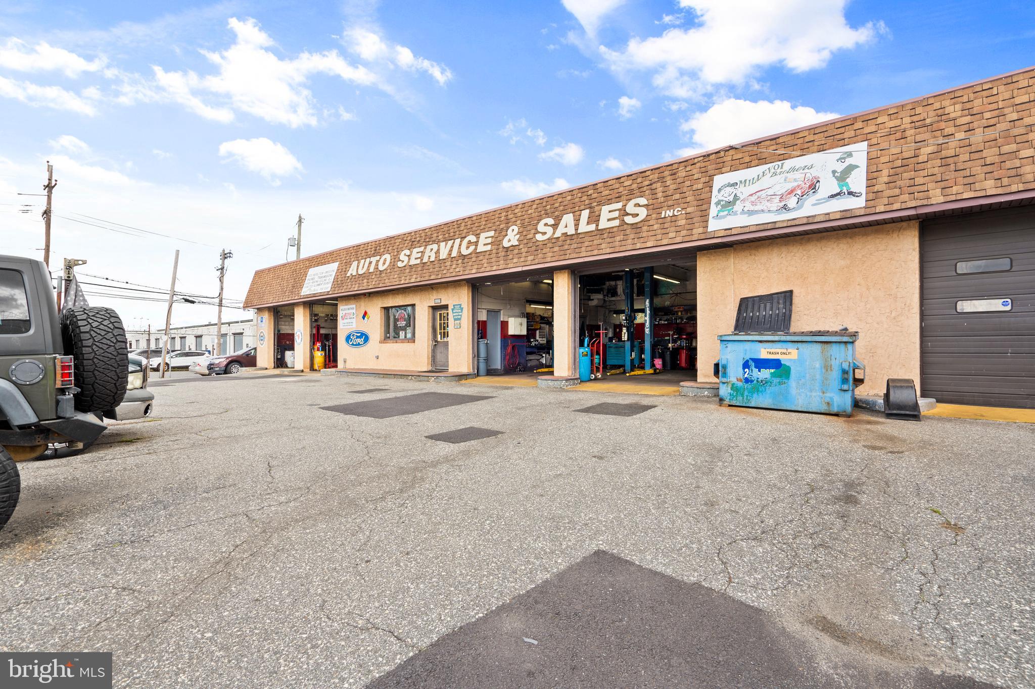 HOLMESBURG - Commercial Sale