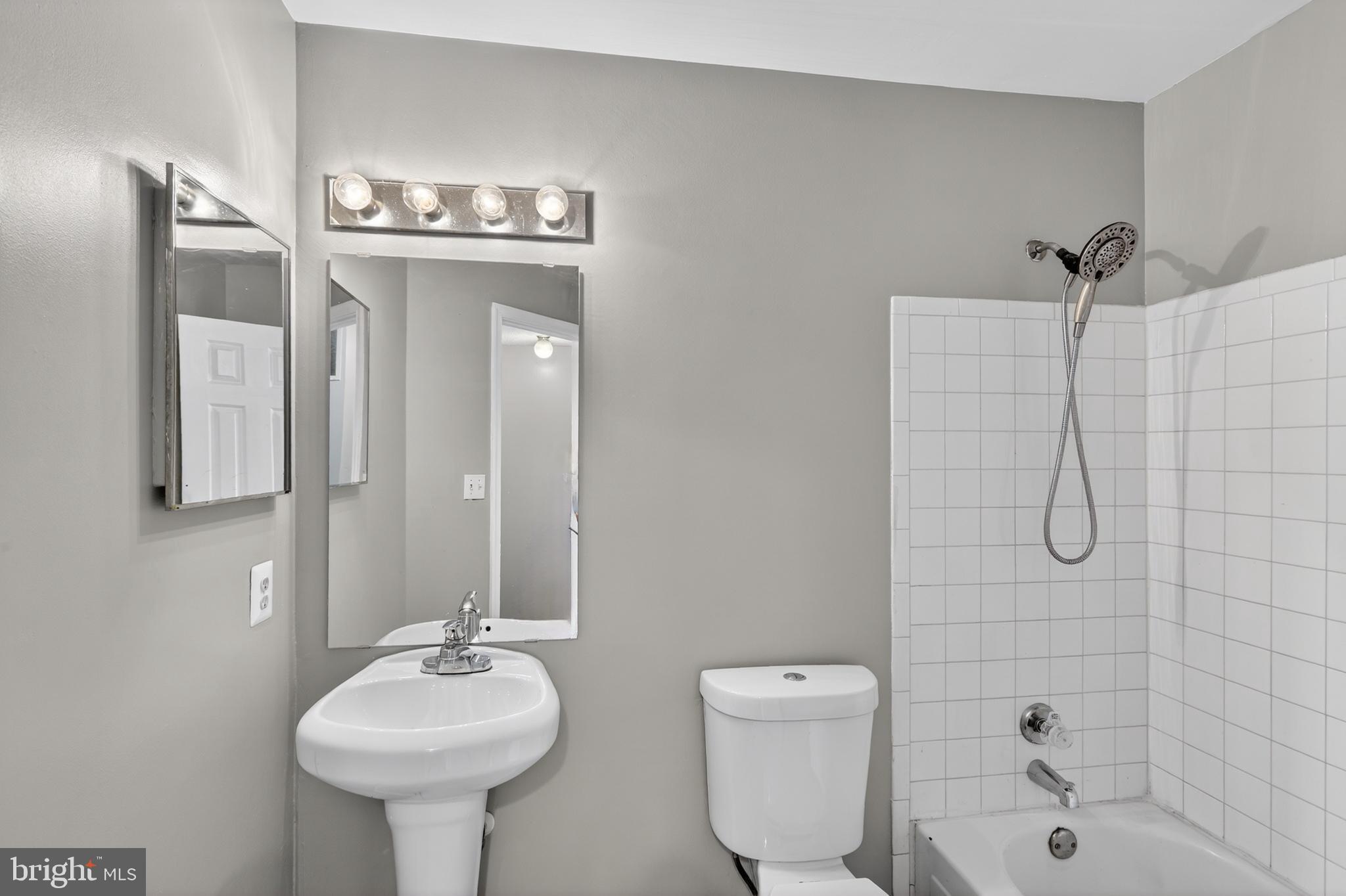 ADDISON WOODS PLAT 1 - Residential