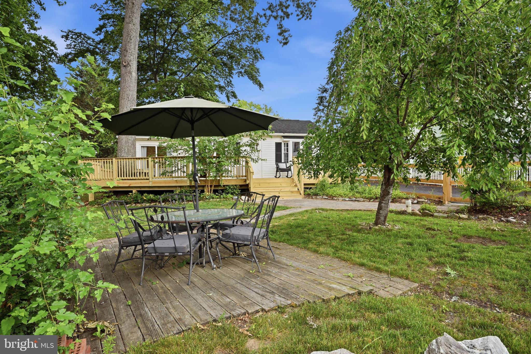 WOODLAND BEACH - Residential