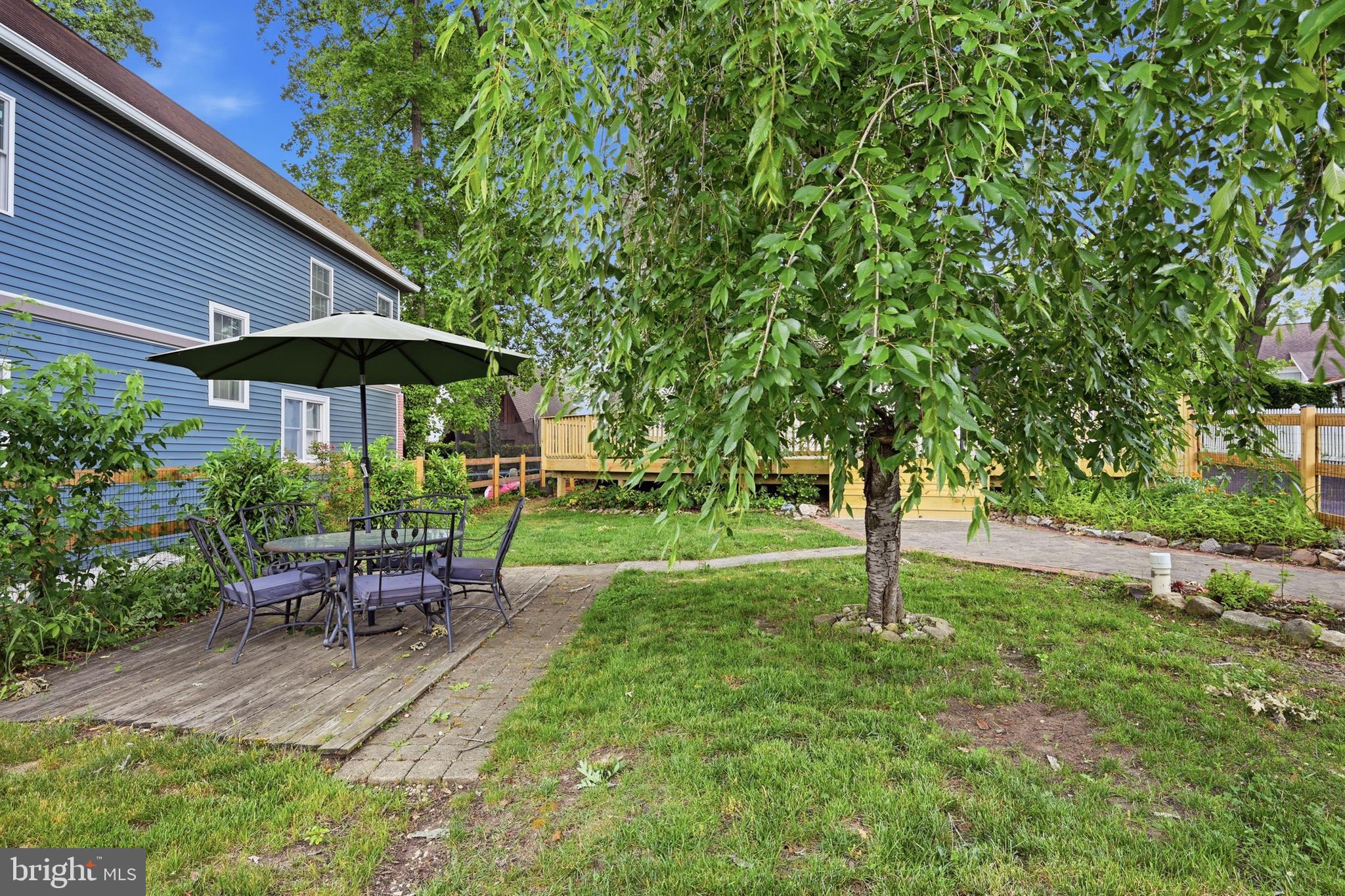 WOODLAND BEACH - Residential