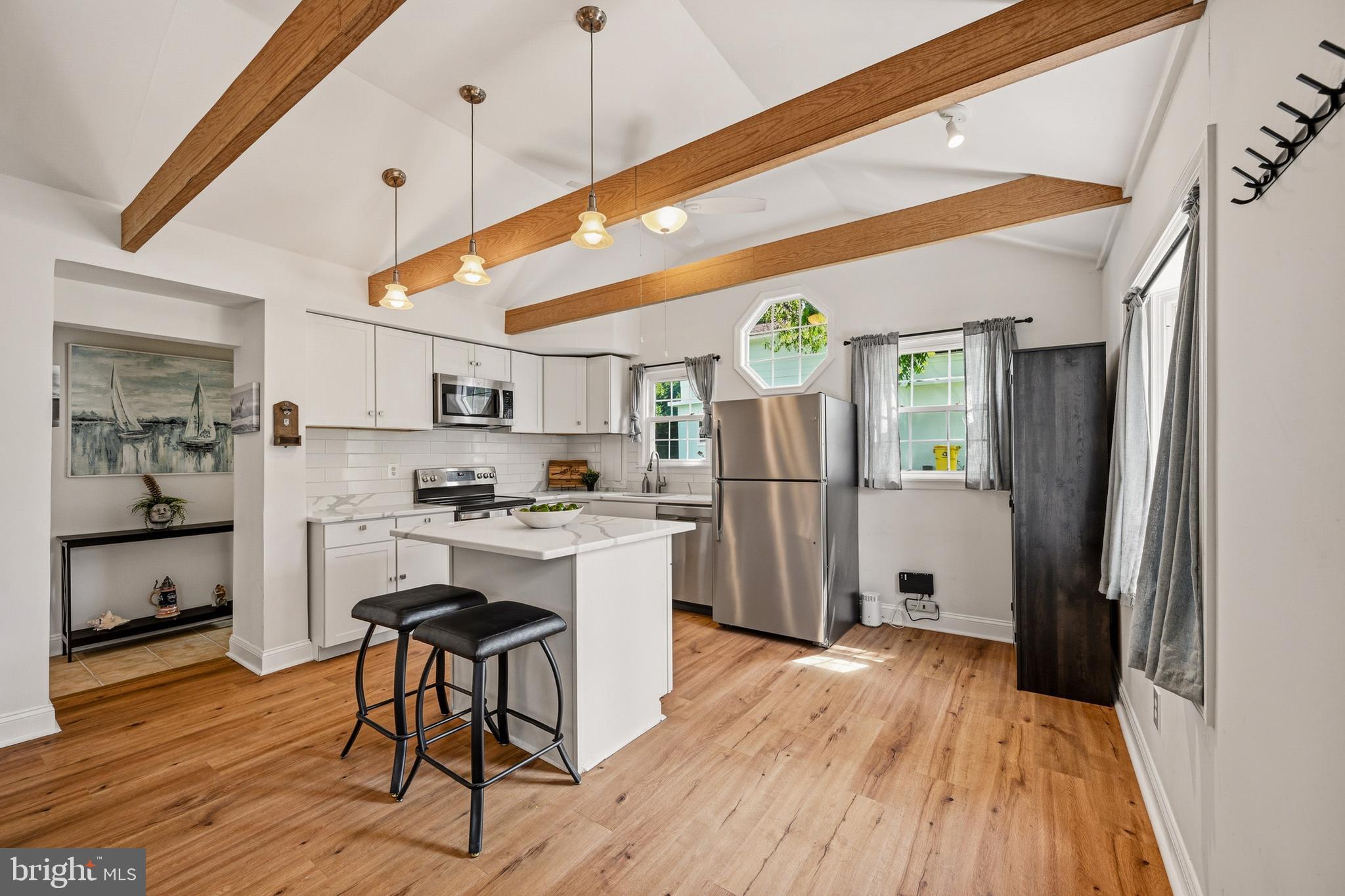WOODLAND BEACH - Residential