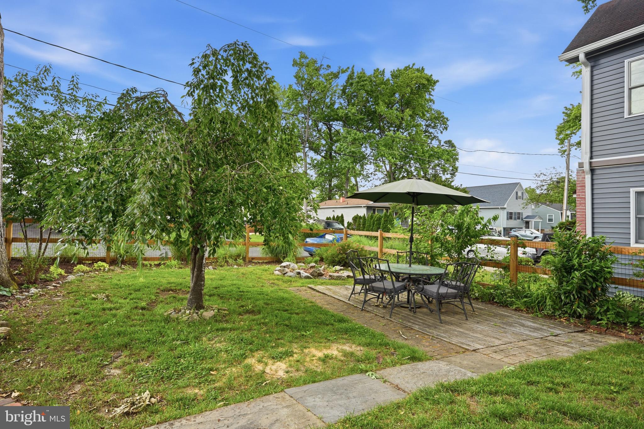 WOODLAND BEACH - Residential