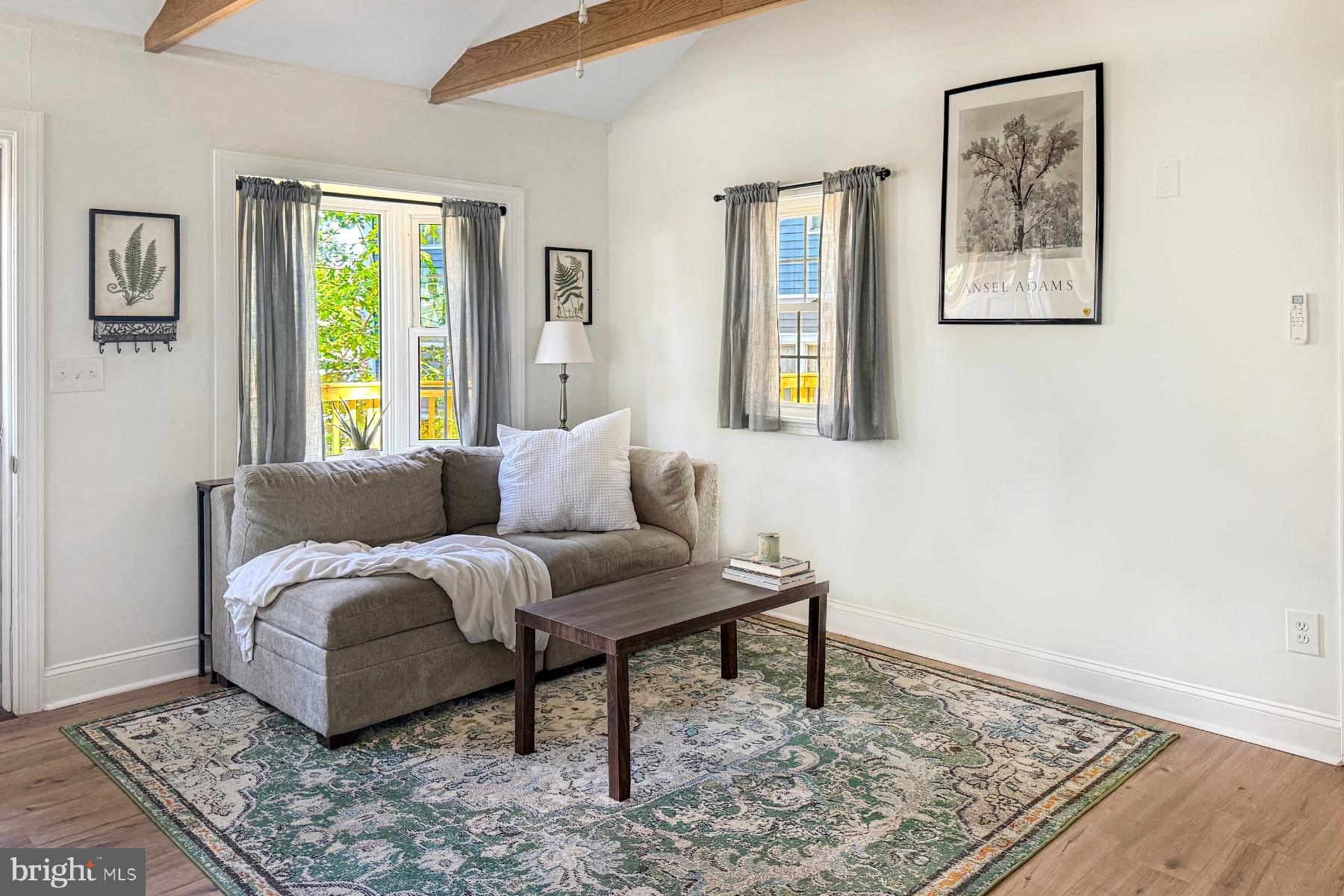 WOODLAND BEACH - Residential