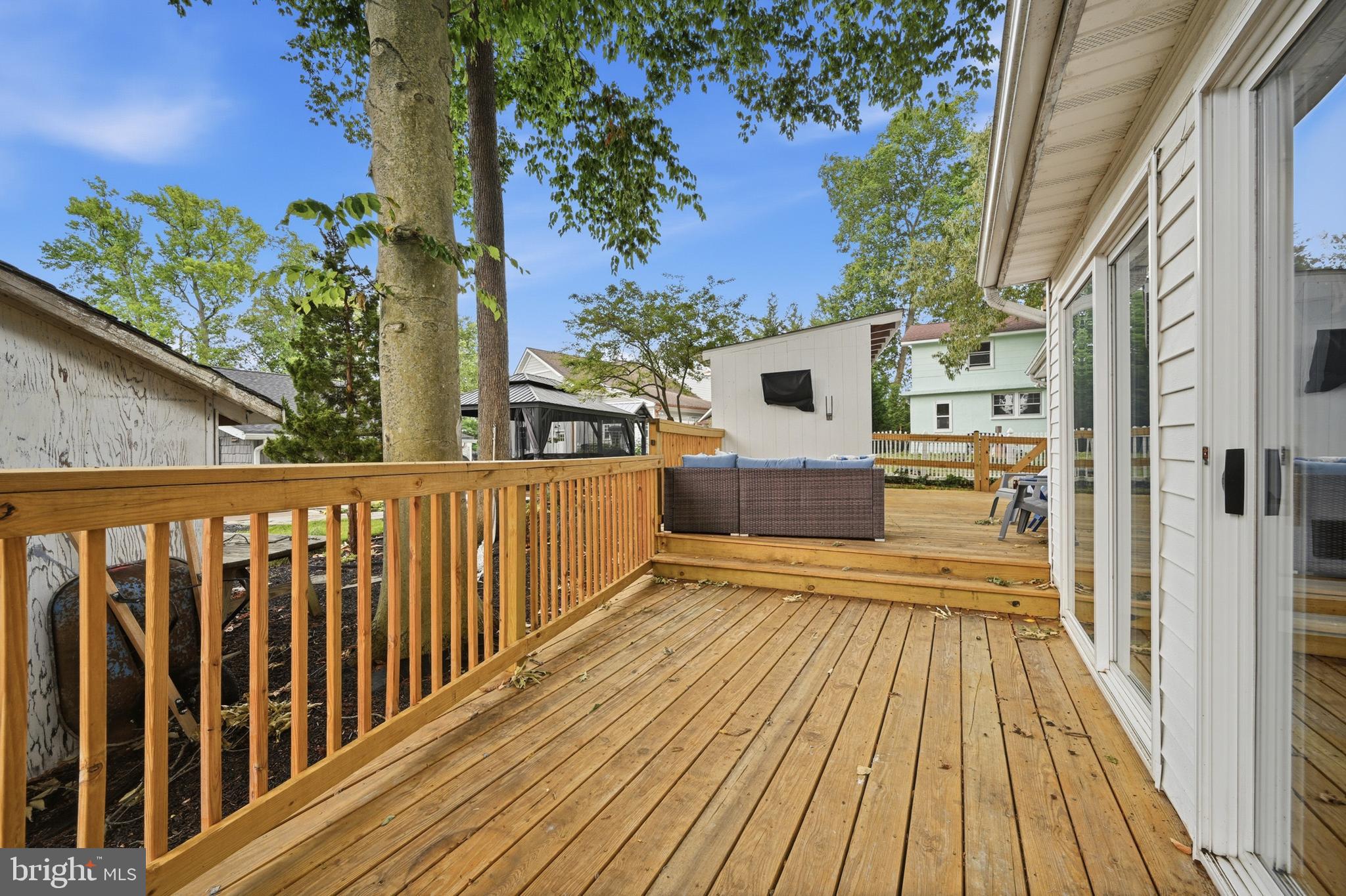 WOODLAND BEACH - Residential