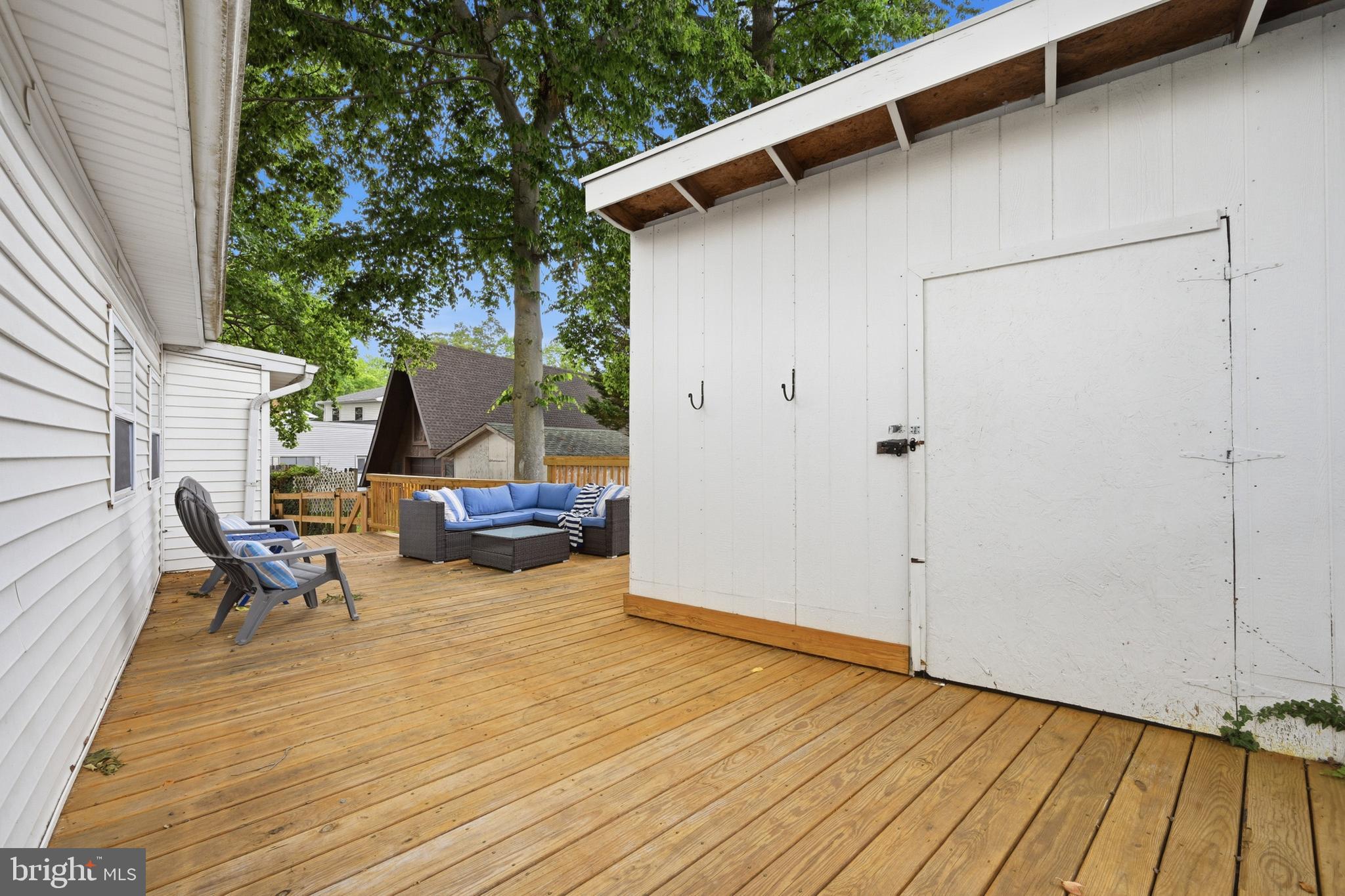 WOODLAND BEACH - Residential
