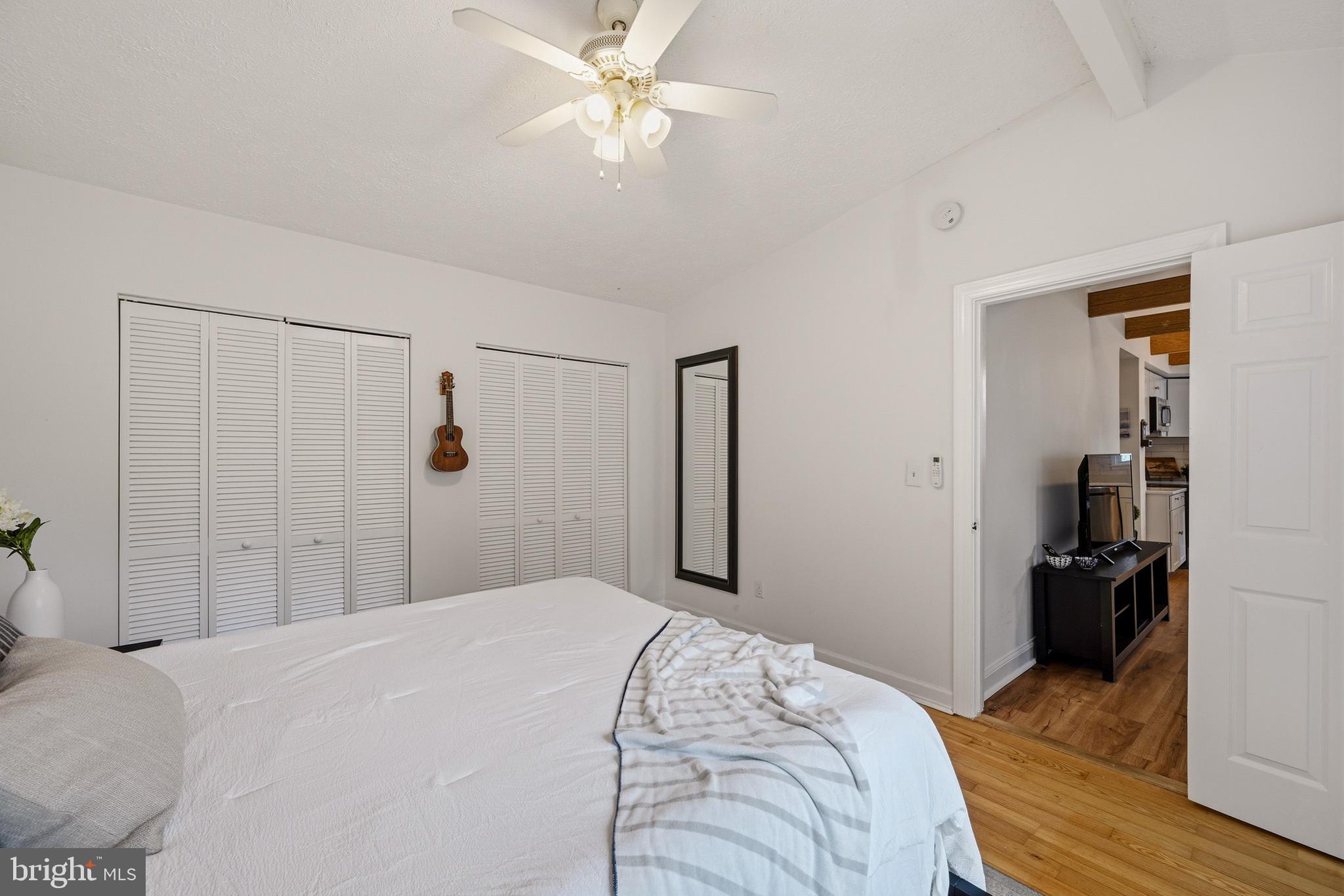 WOODLAND BEACH - Residential