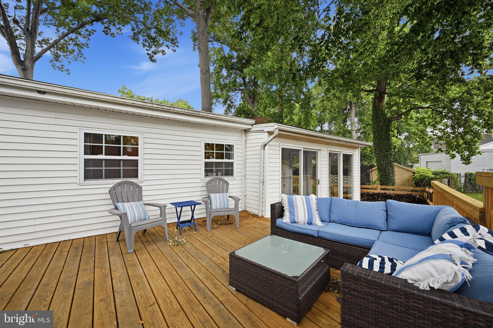 WOODLAND BEACH - Residential