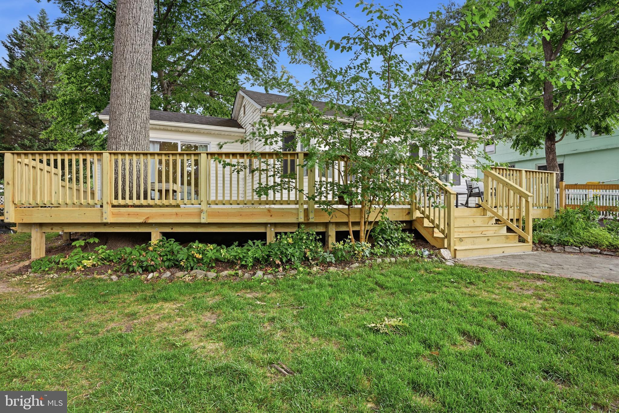 WOODLAND BEACH - Residential