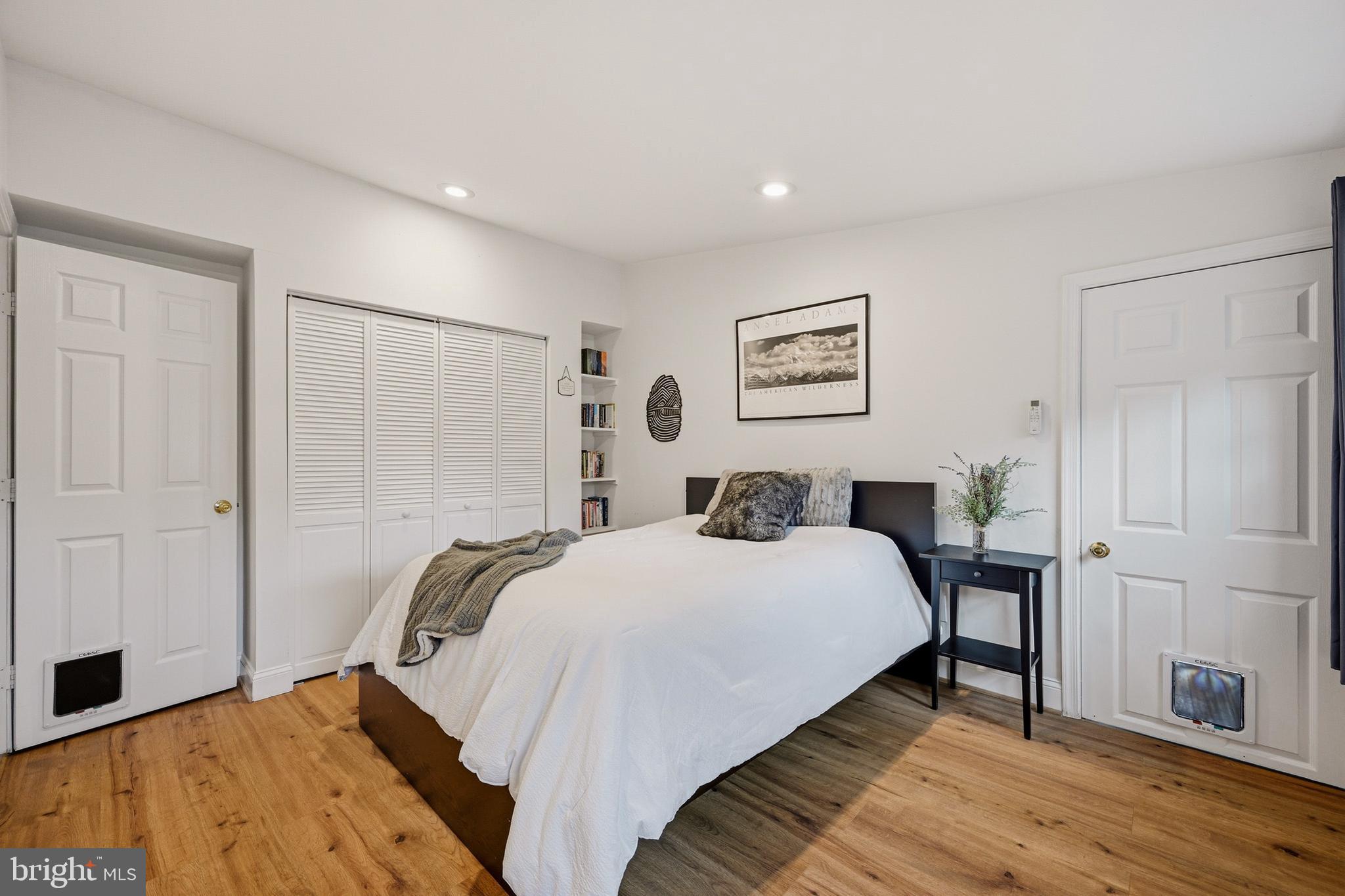 WOODLAND BEACH - Residential