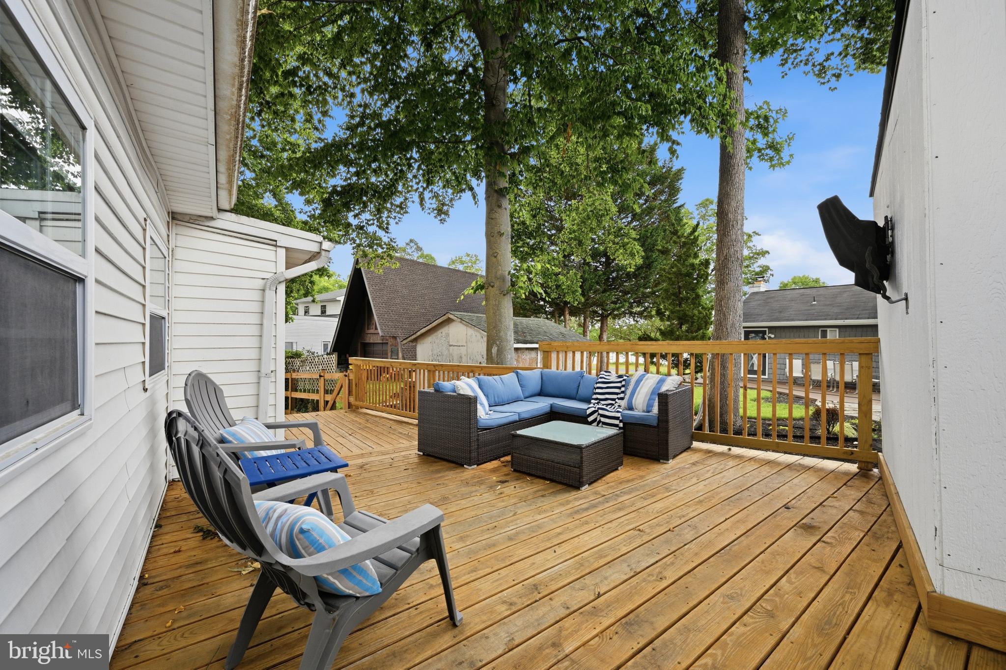 WOODLAND BEACH - Residential