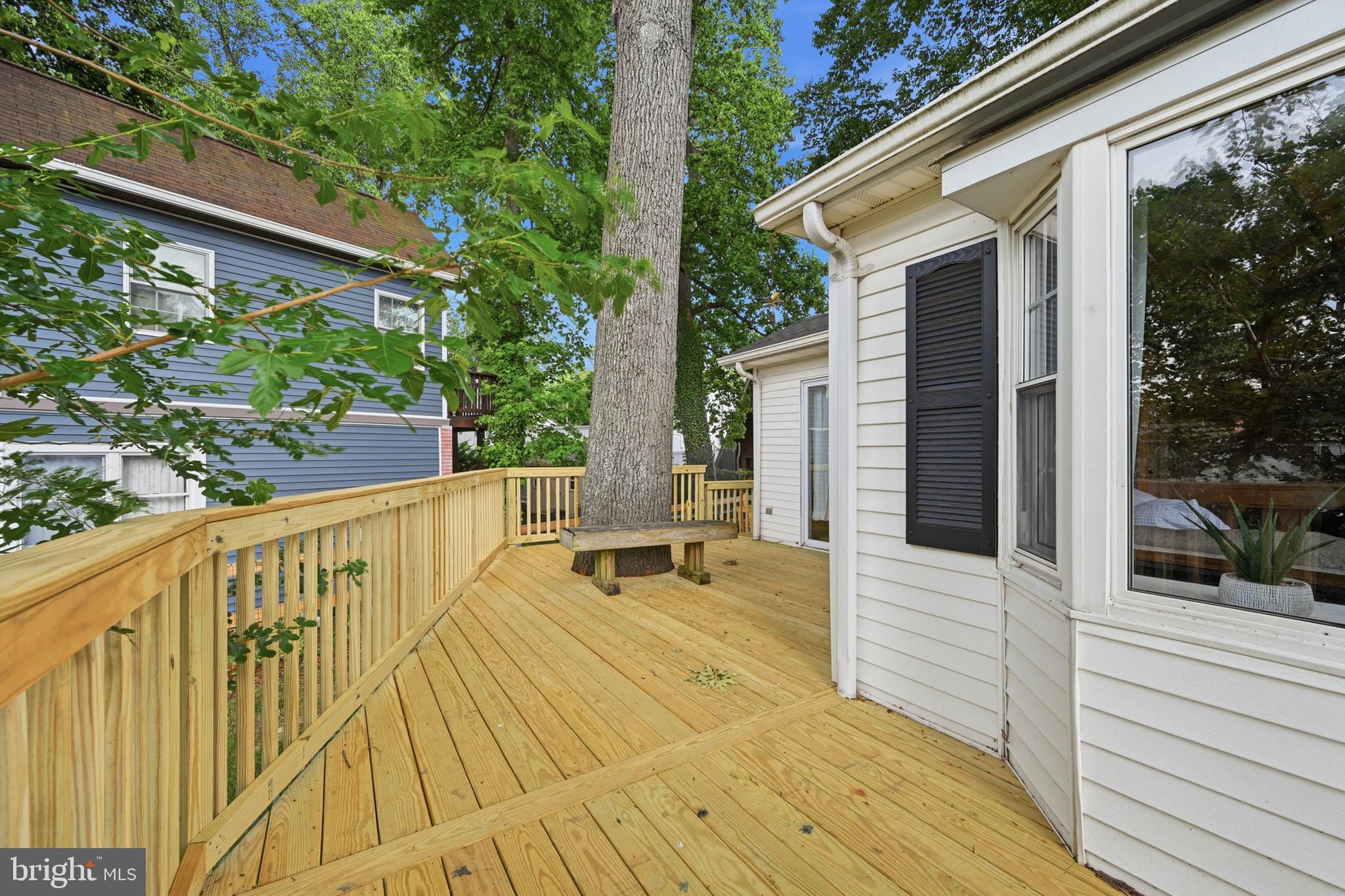 WOODLAND BEACH - Residential