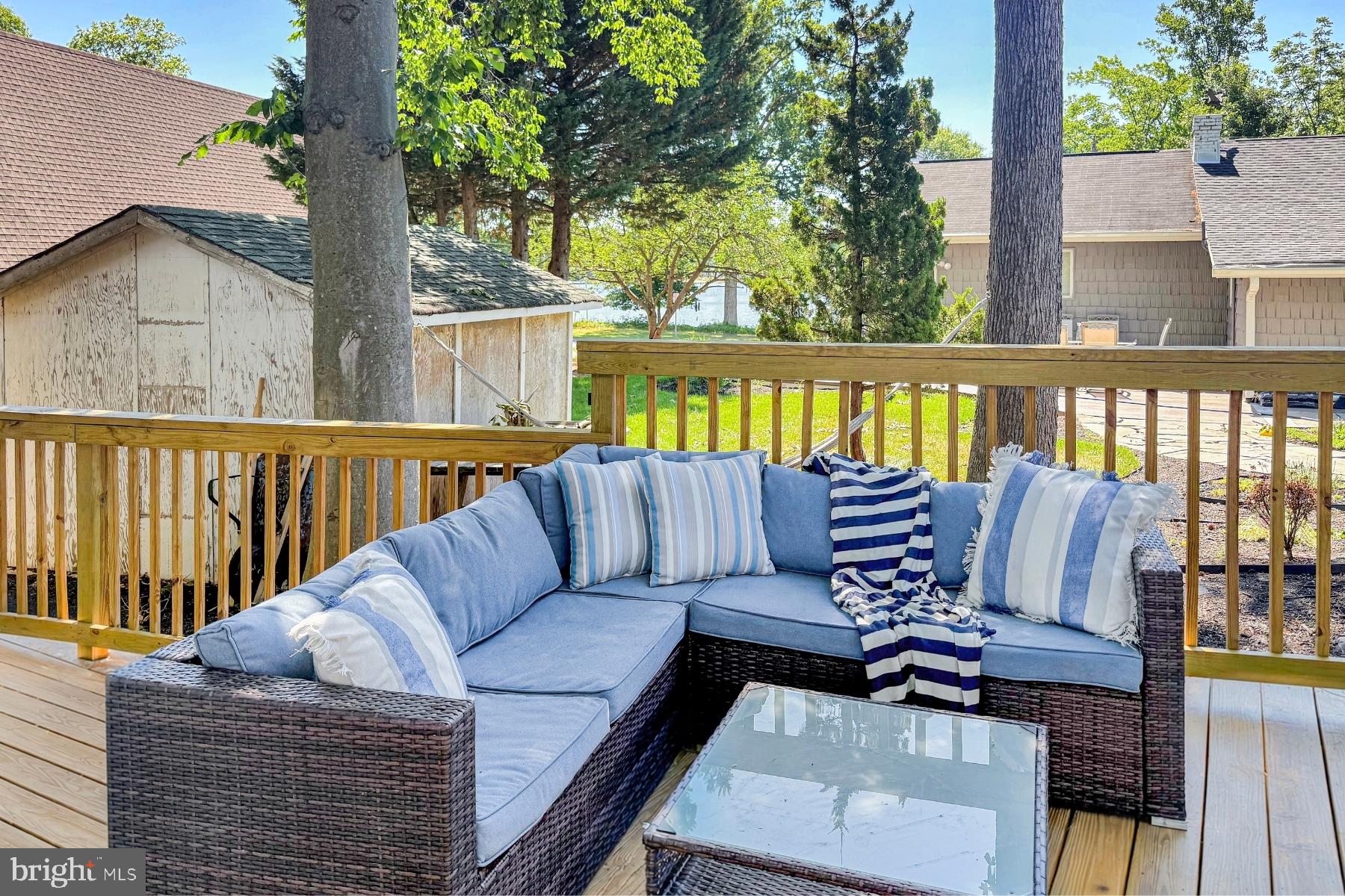 WOODLAND BEACH - Residential