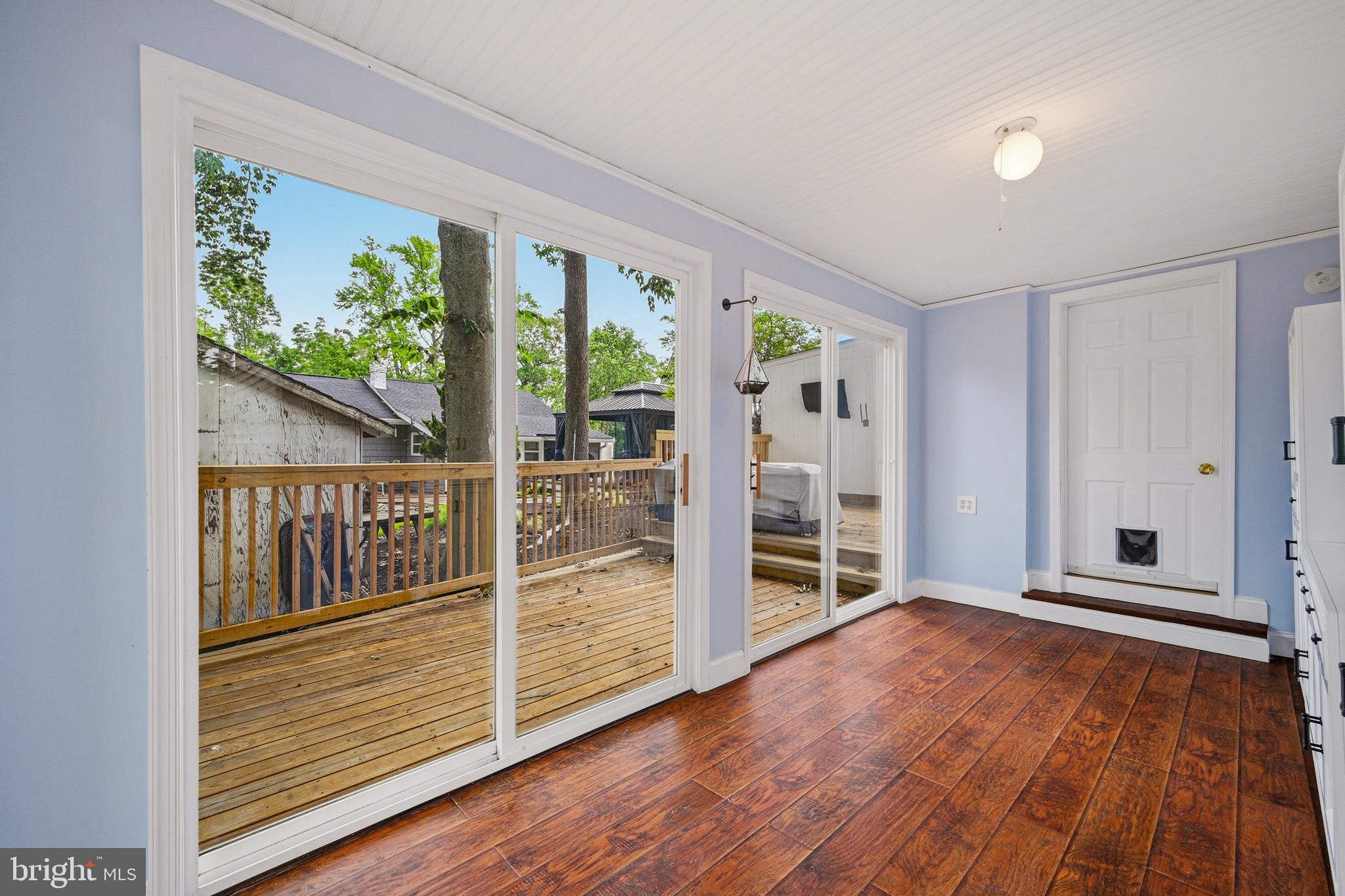 WOODLAND BEACH - Residential
