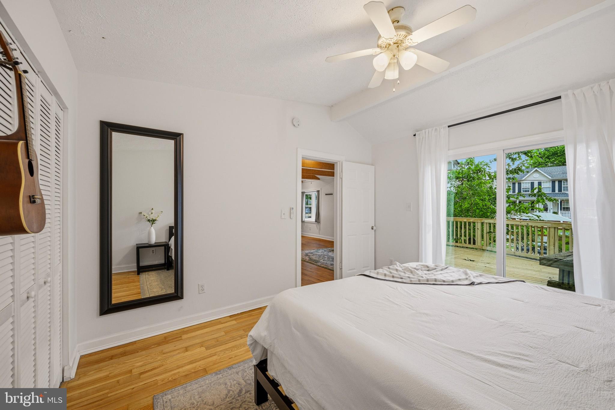 WOODLAND BEACH - Residential
