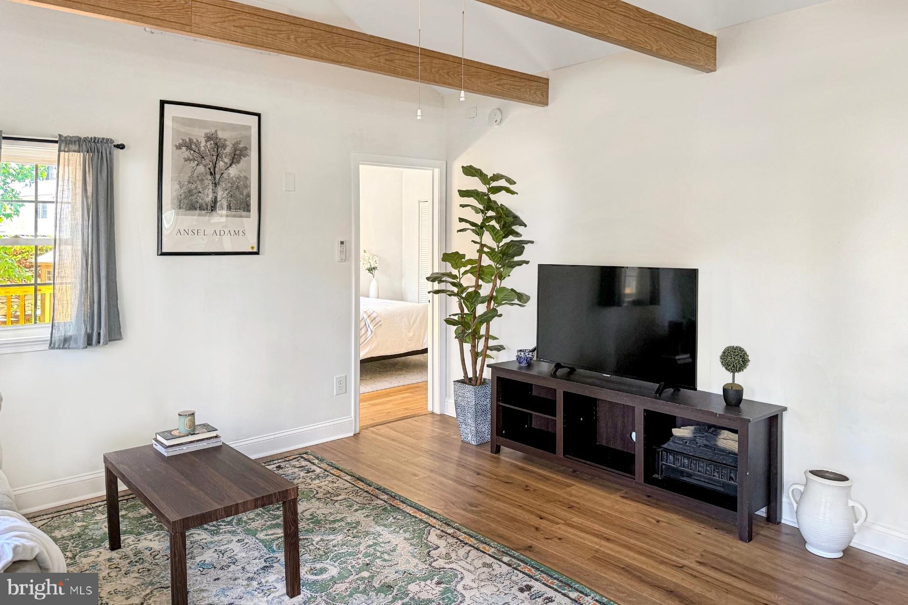 WOODLAND BEACH - Residential