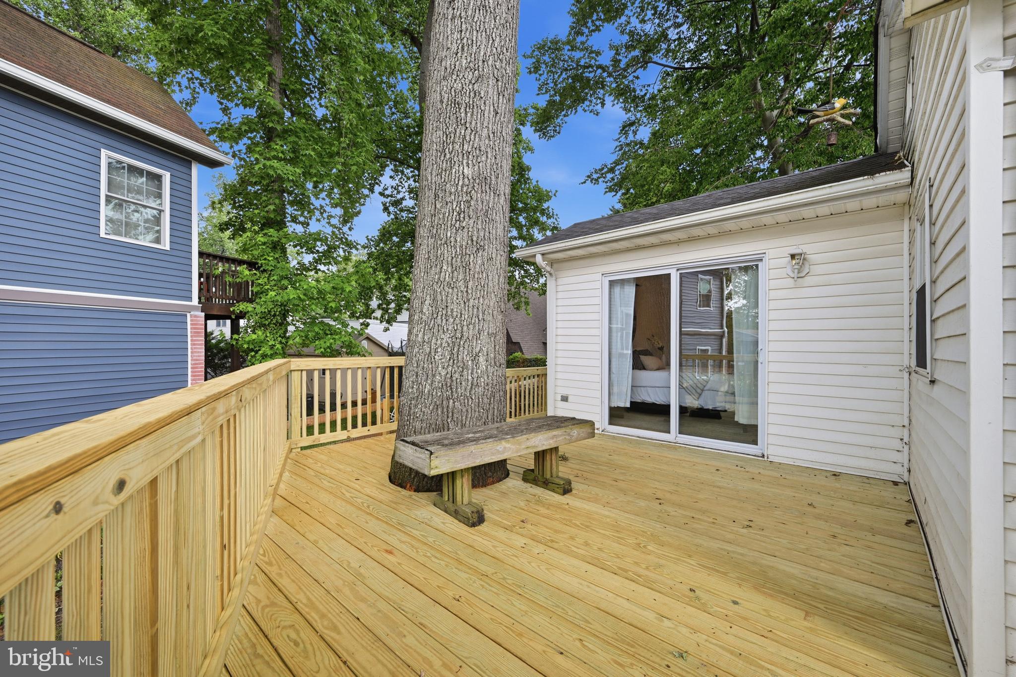 WOODLAND BEACH - Residential