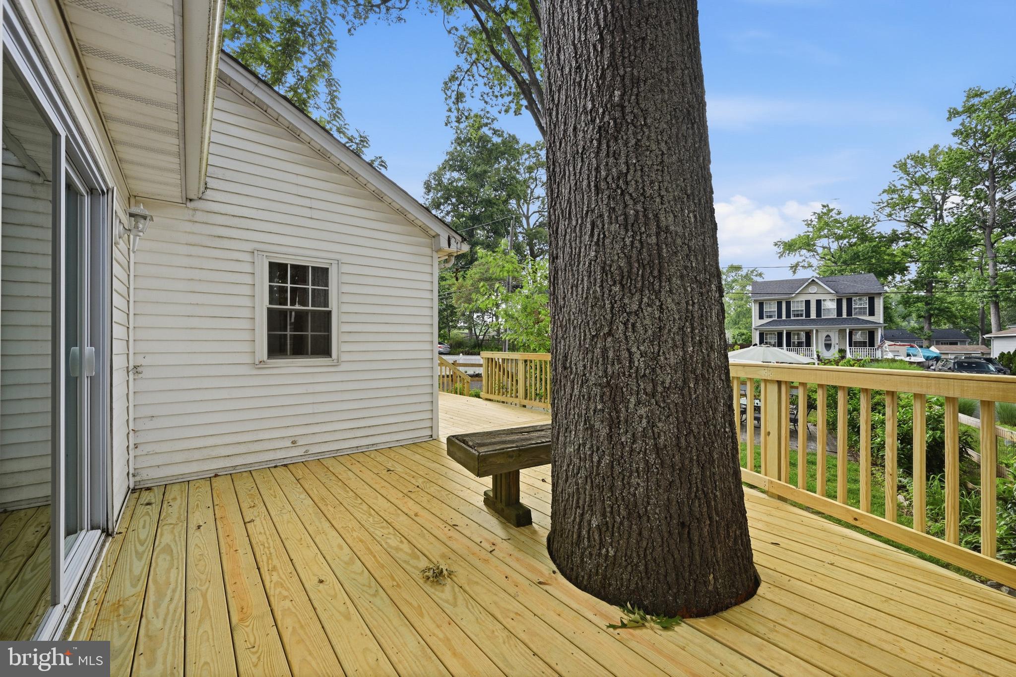 WOODLAND BEACH - Residential