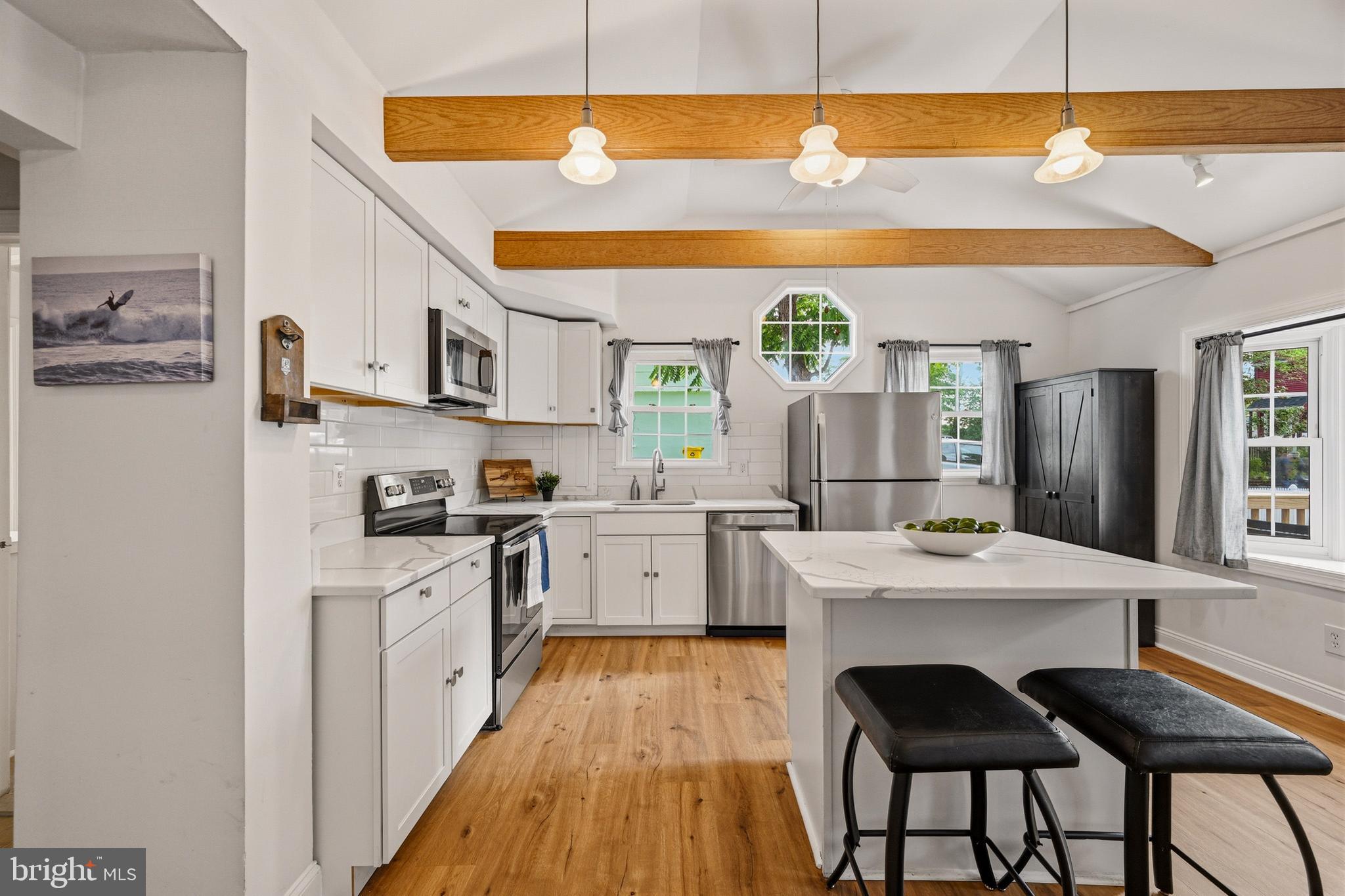 WOODLAND BEACH - Residential