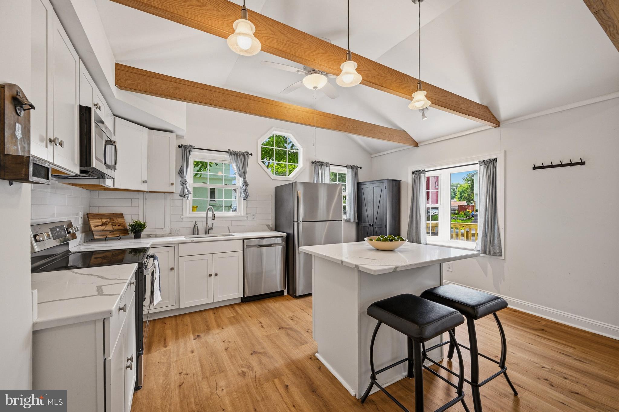 WOODLAND BEACH - Residential